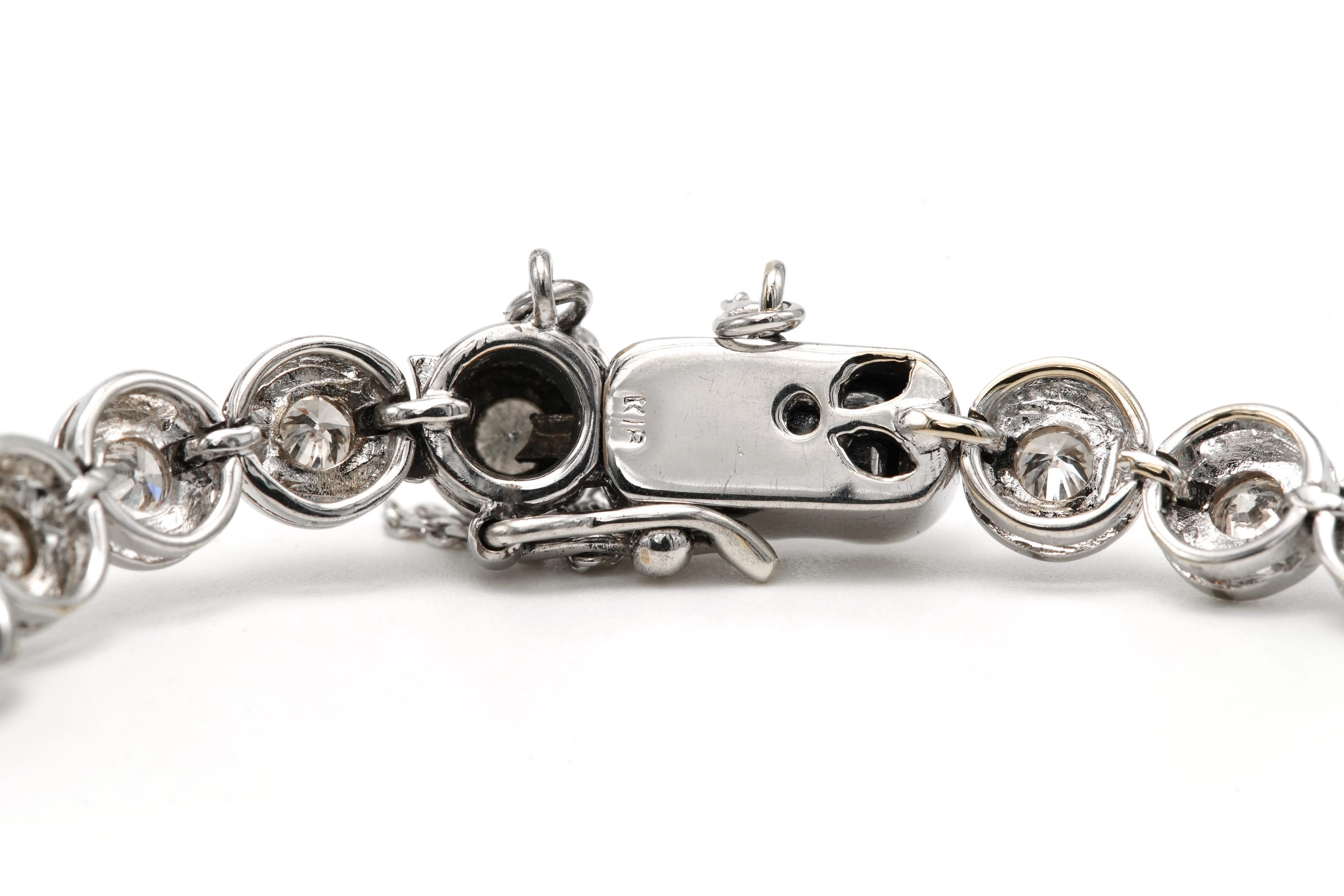 Bracelet contemporain en or blanc 18 carats serti de diamants taille "brillant" (+- 2.56 ct) - 6