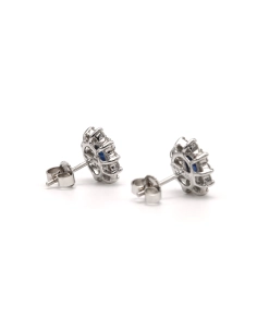 Boucles d'oreilles contemporaines en or blanc 18 carats serties de saphirs et de diamants taille "brillant" (+- 0.80 ct) - 5