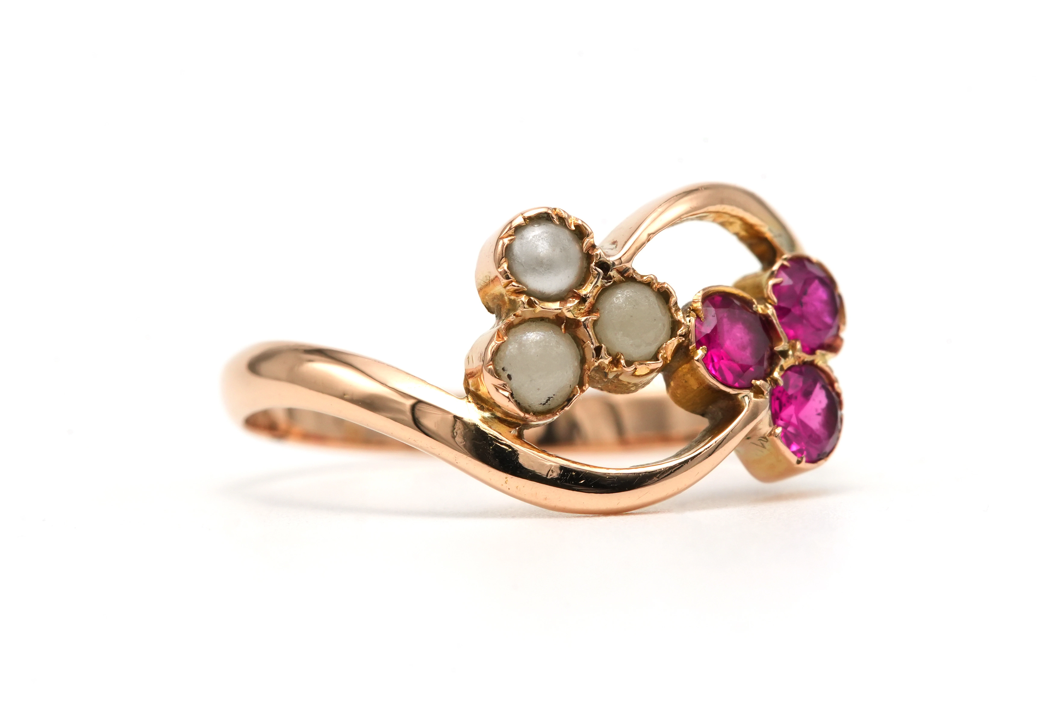 Bague Art Nouveau en or jaune 18 carats sertie de rubis et de perles - 5