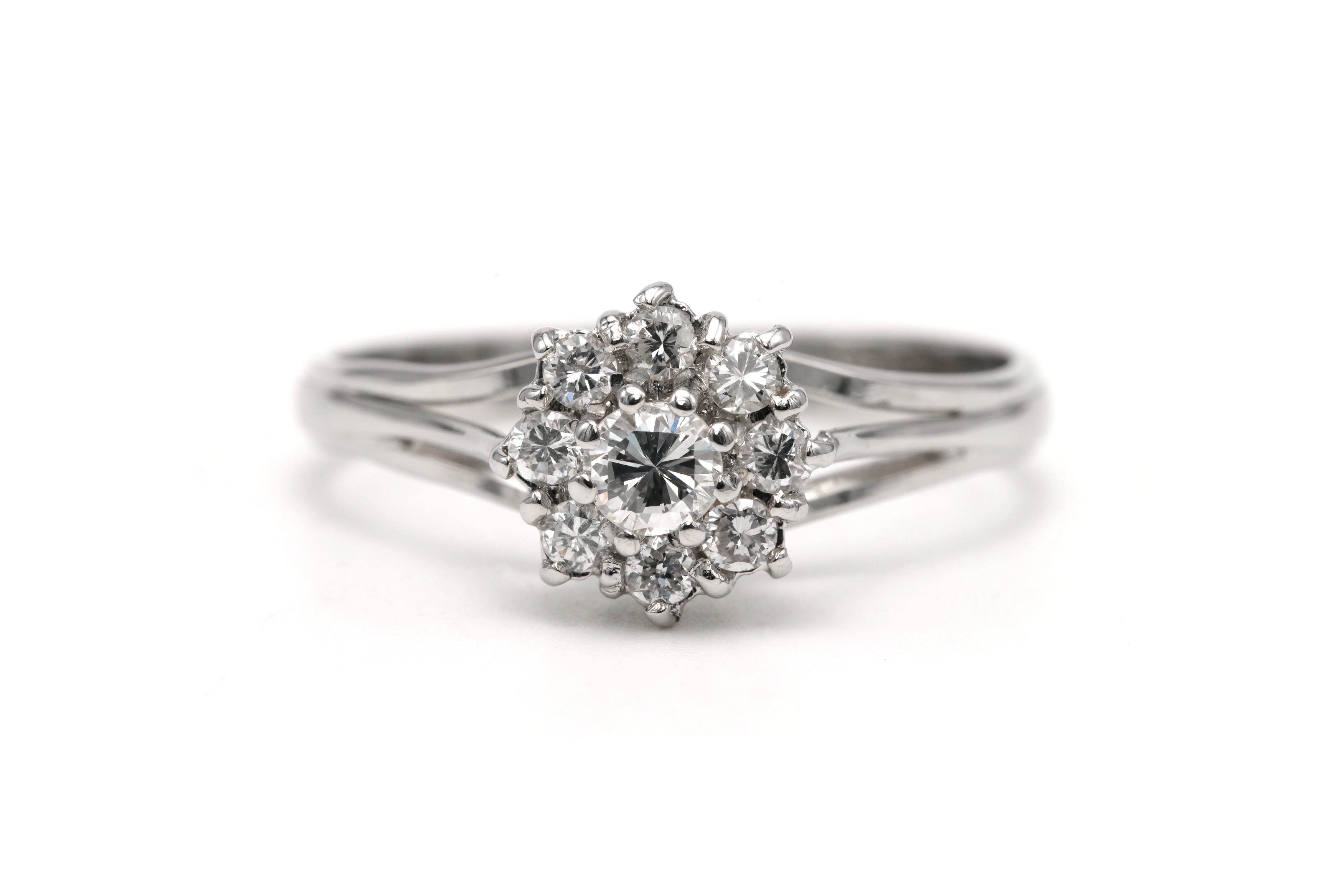 Bague contemporaine en or blanc 18 carats sertie de diamants taille "brillant" (+- 0.36 ct) - 1
