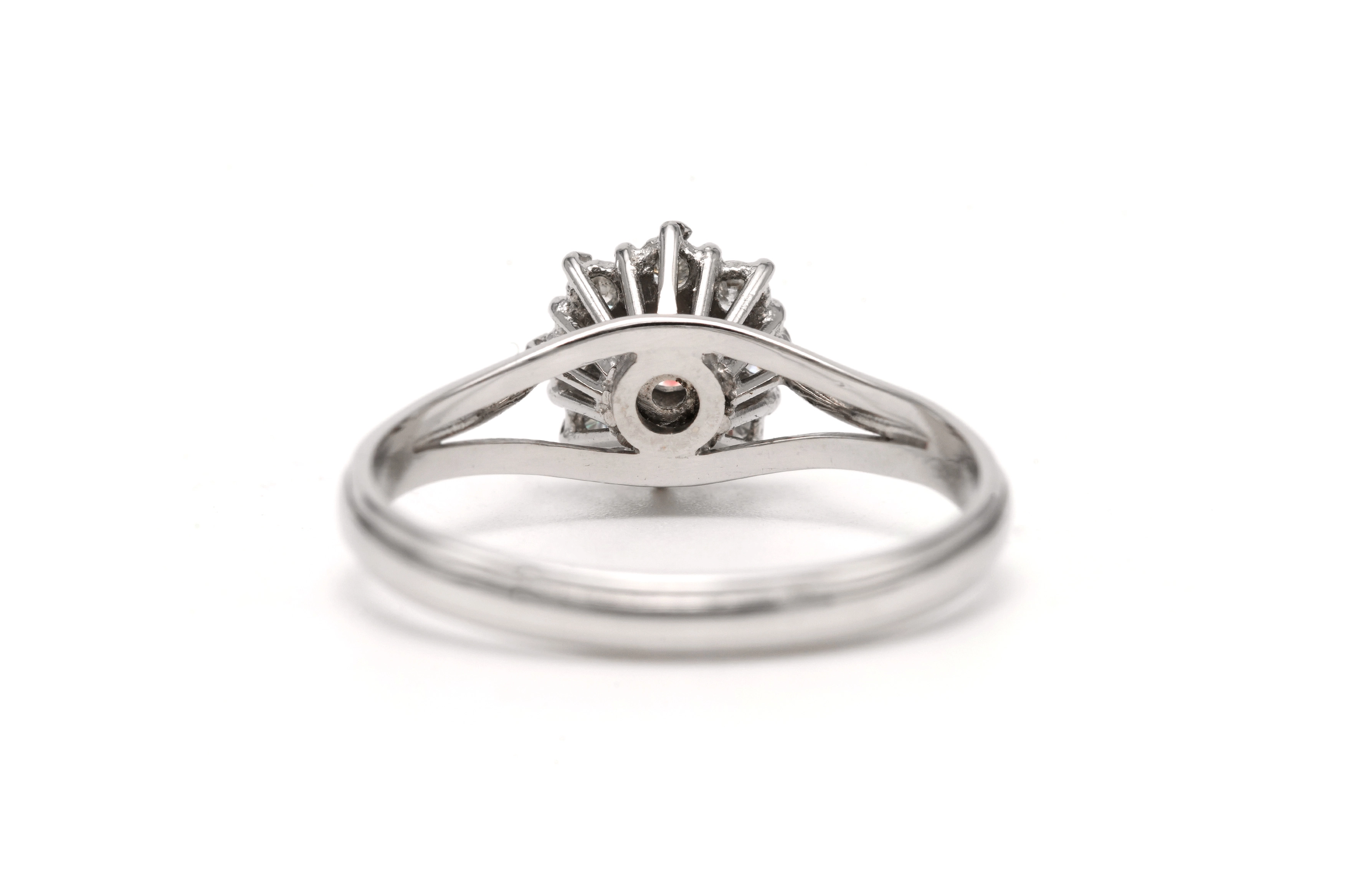 Bague contemporaine en or blanc 18 carats sertie de diamants taille "brillant" (+- 0.36 ct) - 4