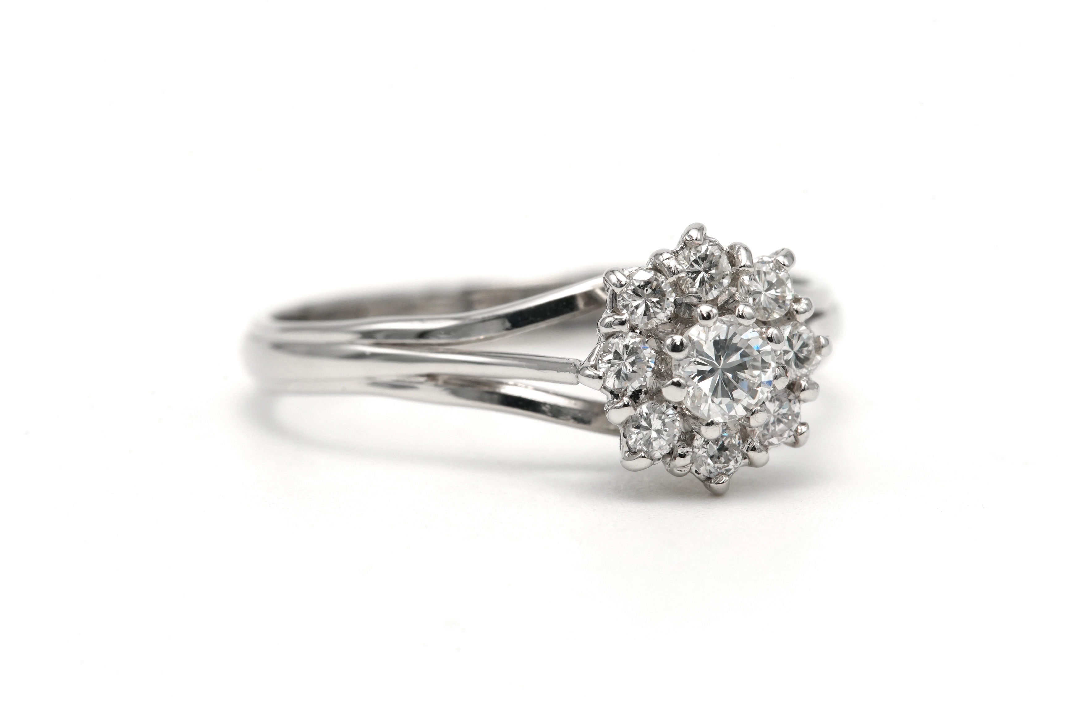 Bague contemporaine en or blanc 18 carats sertie de diamants taille "brillant" (+- 0.36 ct) - 7