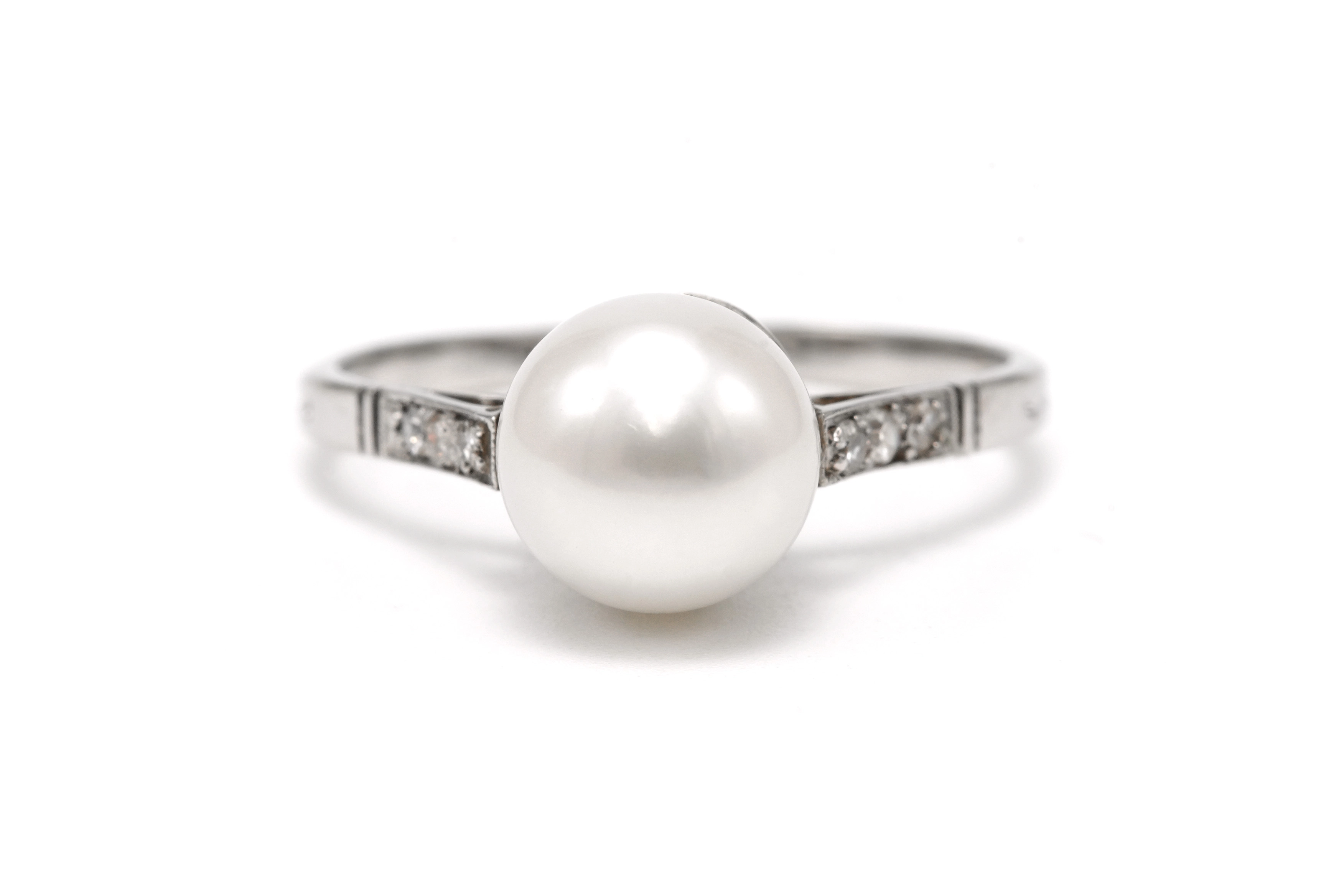 Bague Art Déco en or blanc 18 carats sertie de diamants taille "8/8" et d'une perle - 1