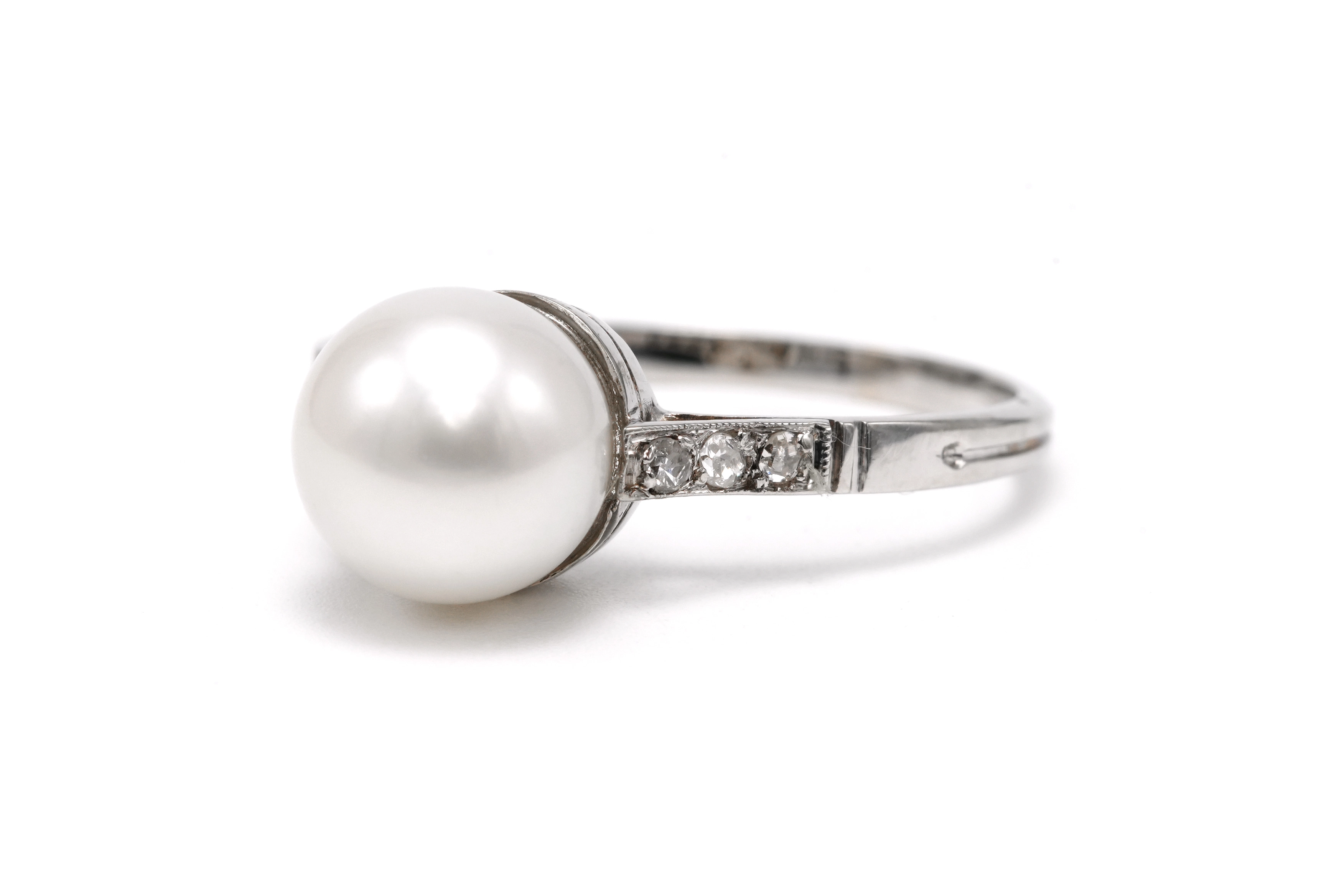 Bague Art Déco en or blanc 18 carats sertie de diamants taille "8/8" et d'une perle - 2