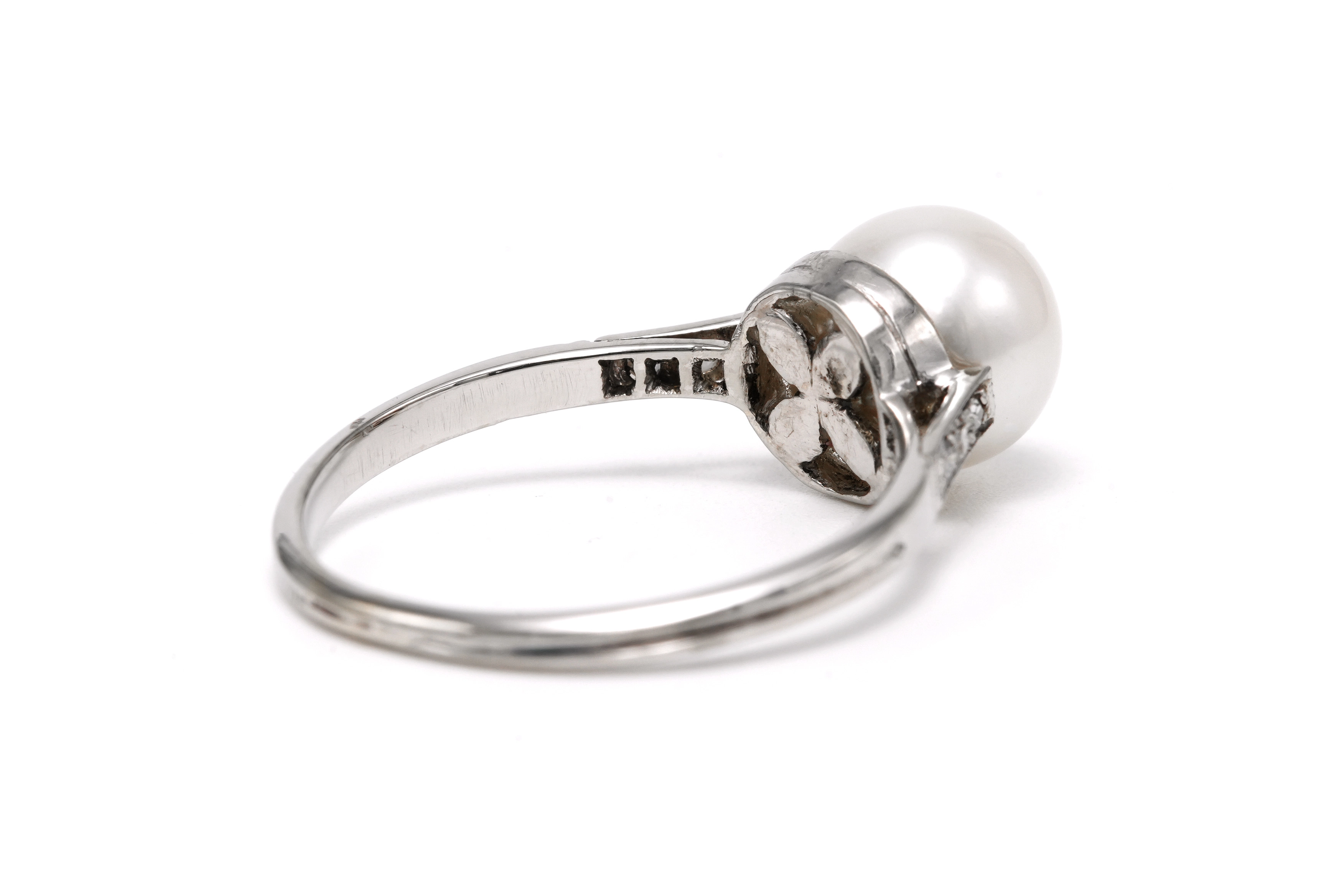Bague Art Déco en or blanc 18 carats sertie de diamants taille "8/8" et d'une perle - 5