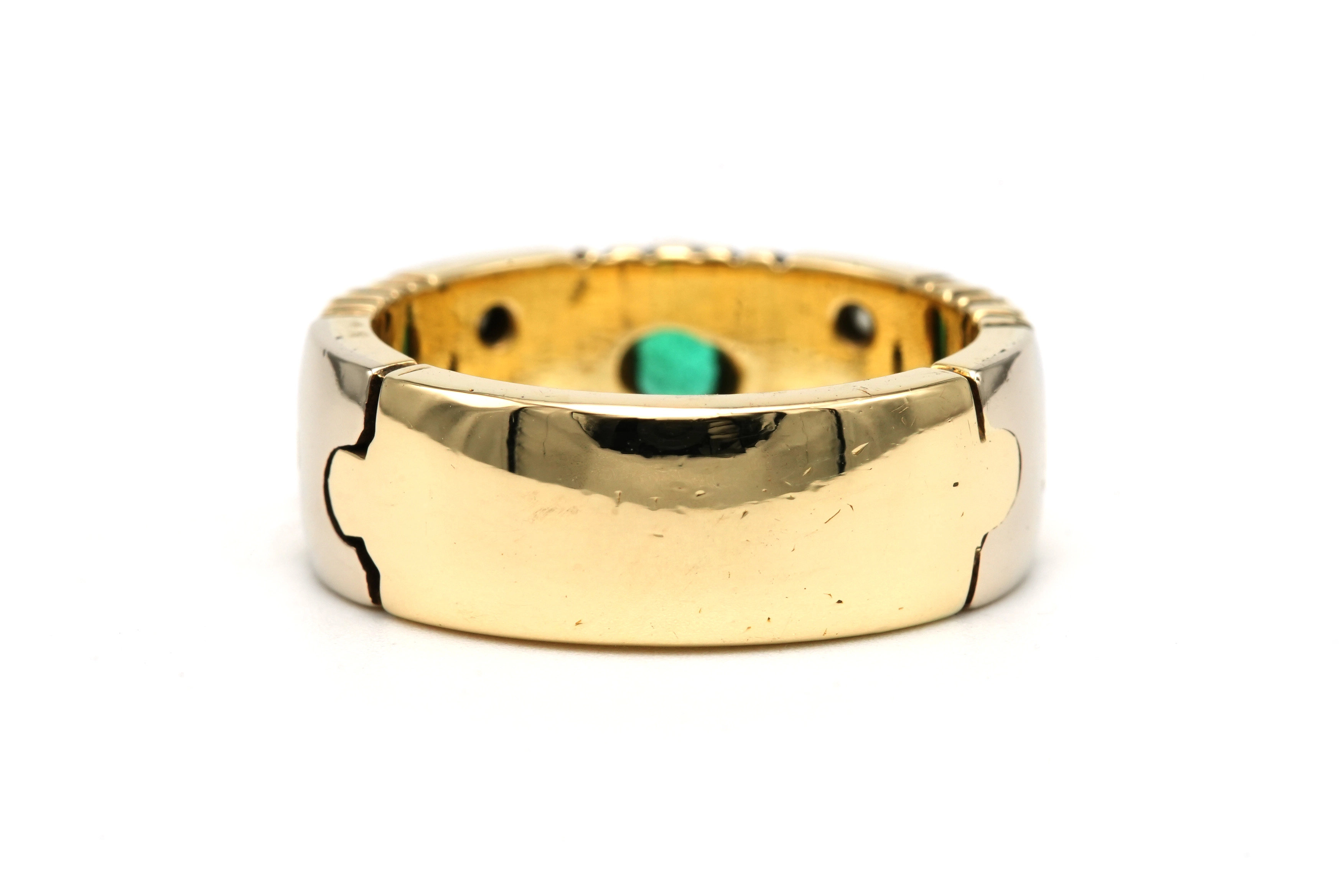 Bague Années 70 en or jaune 14 carats sertie d'une émeraude et de diamants taille "brillant" (+- 0.08ct) - 4