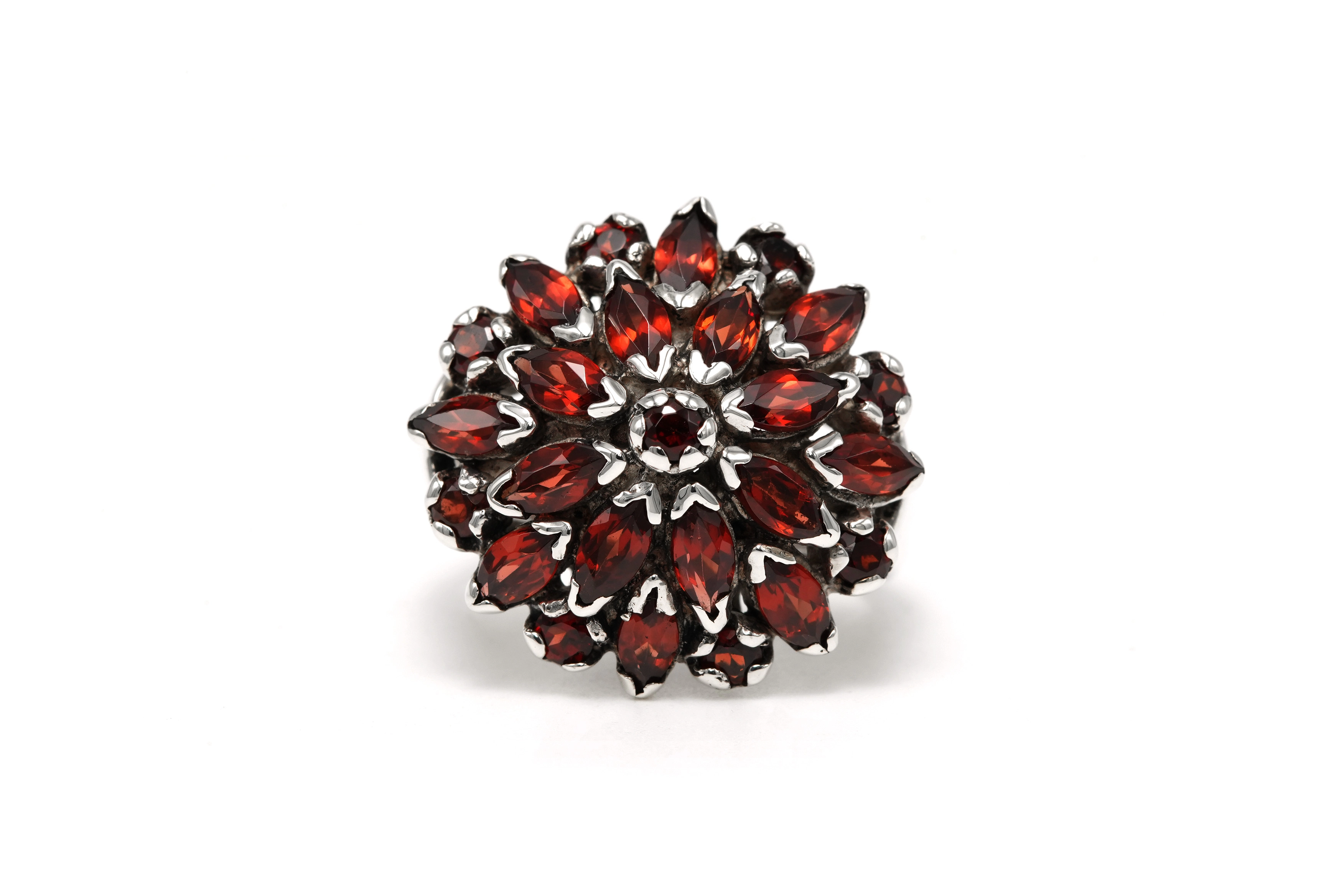 Bague contemporaine en argent 925 sertie de grenats - 1