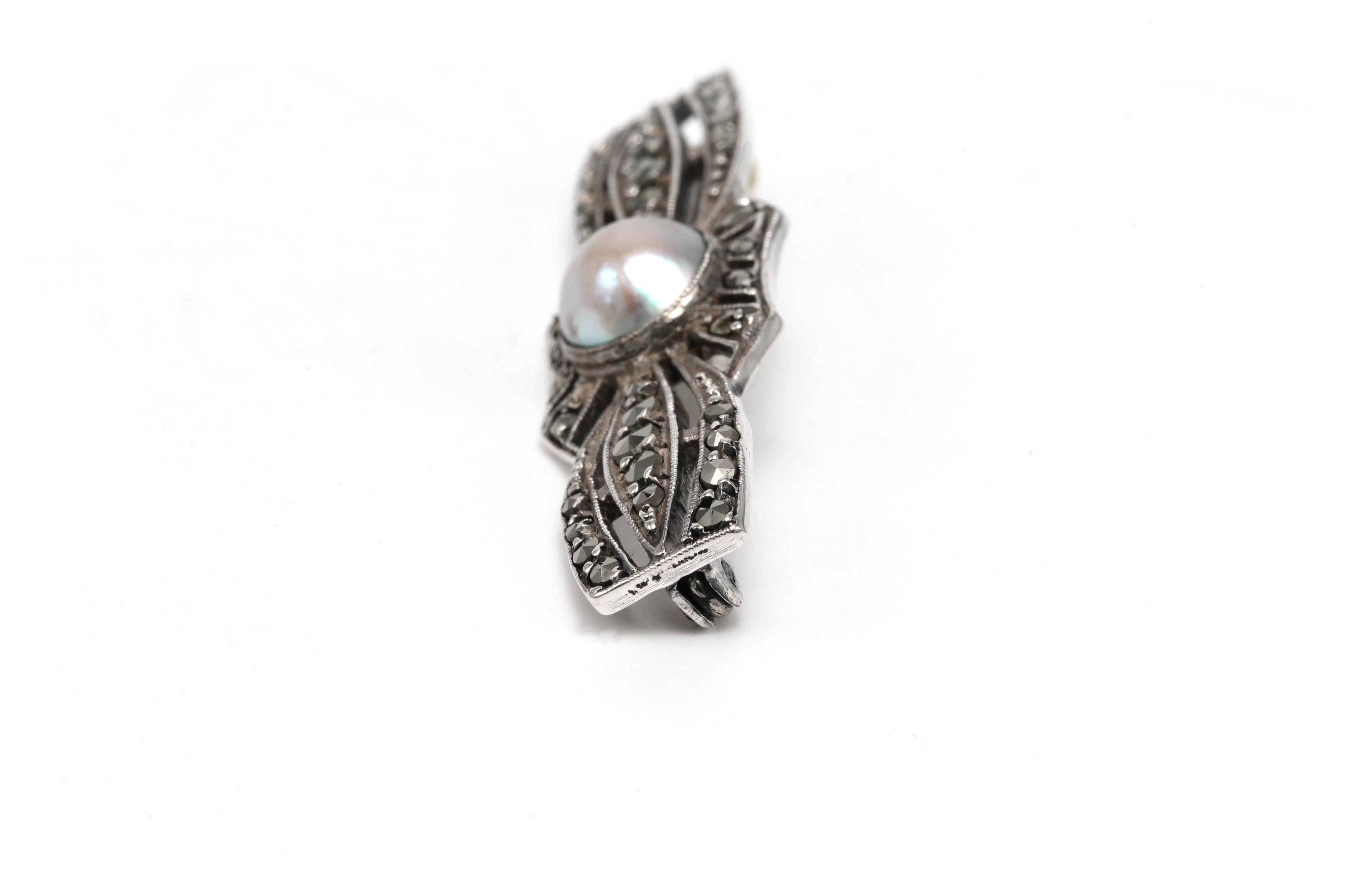 Broche Art Déco en argent 935 sertie d'une perle et de marcassites - 3