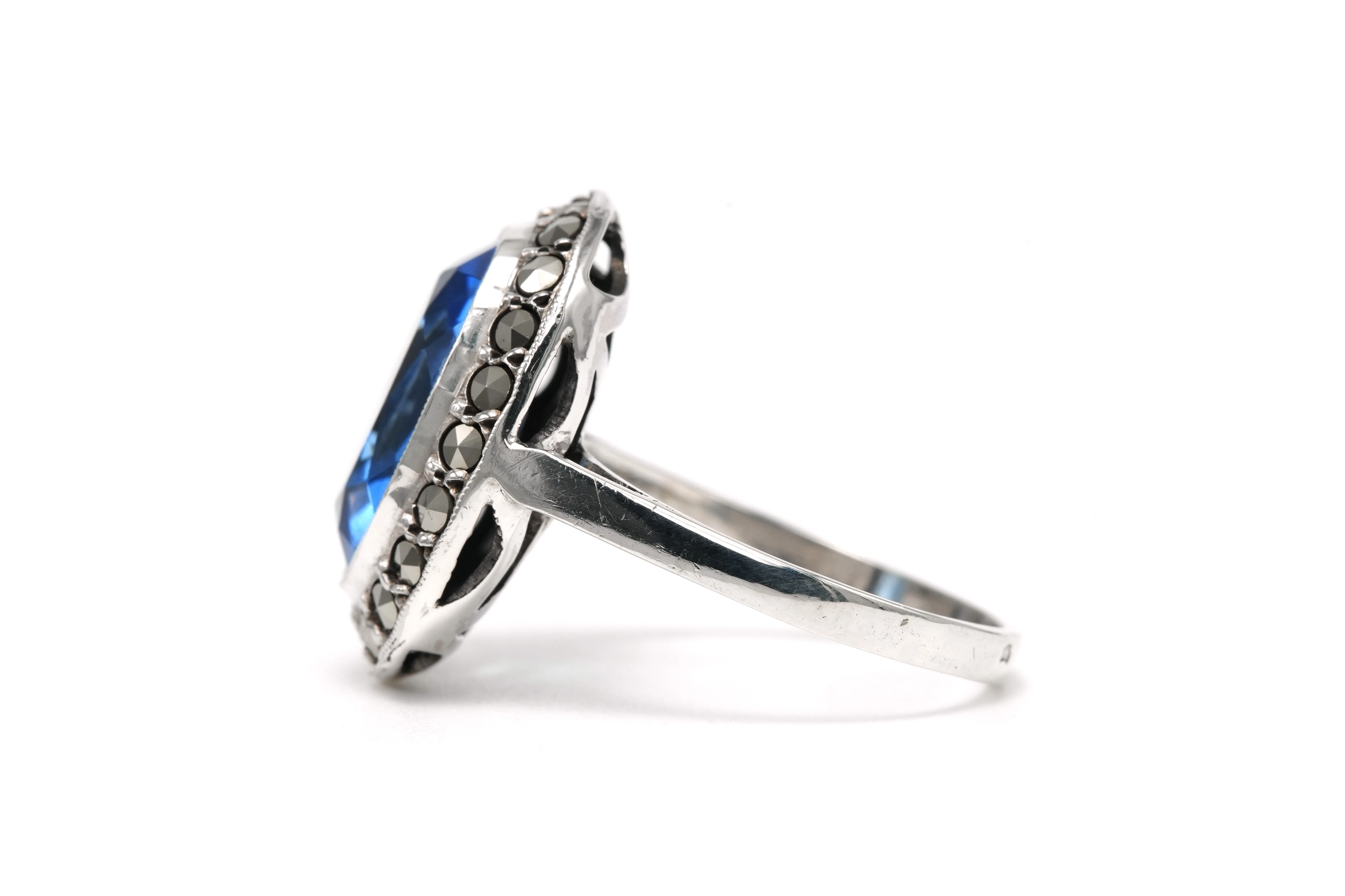 Bague Art Déco en argent sertie d'une spinelle synthétique et de marcassites - 3