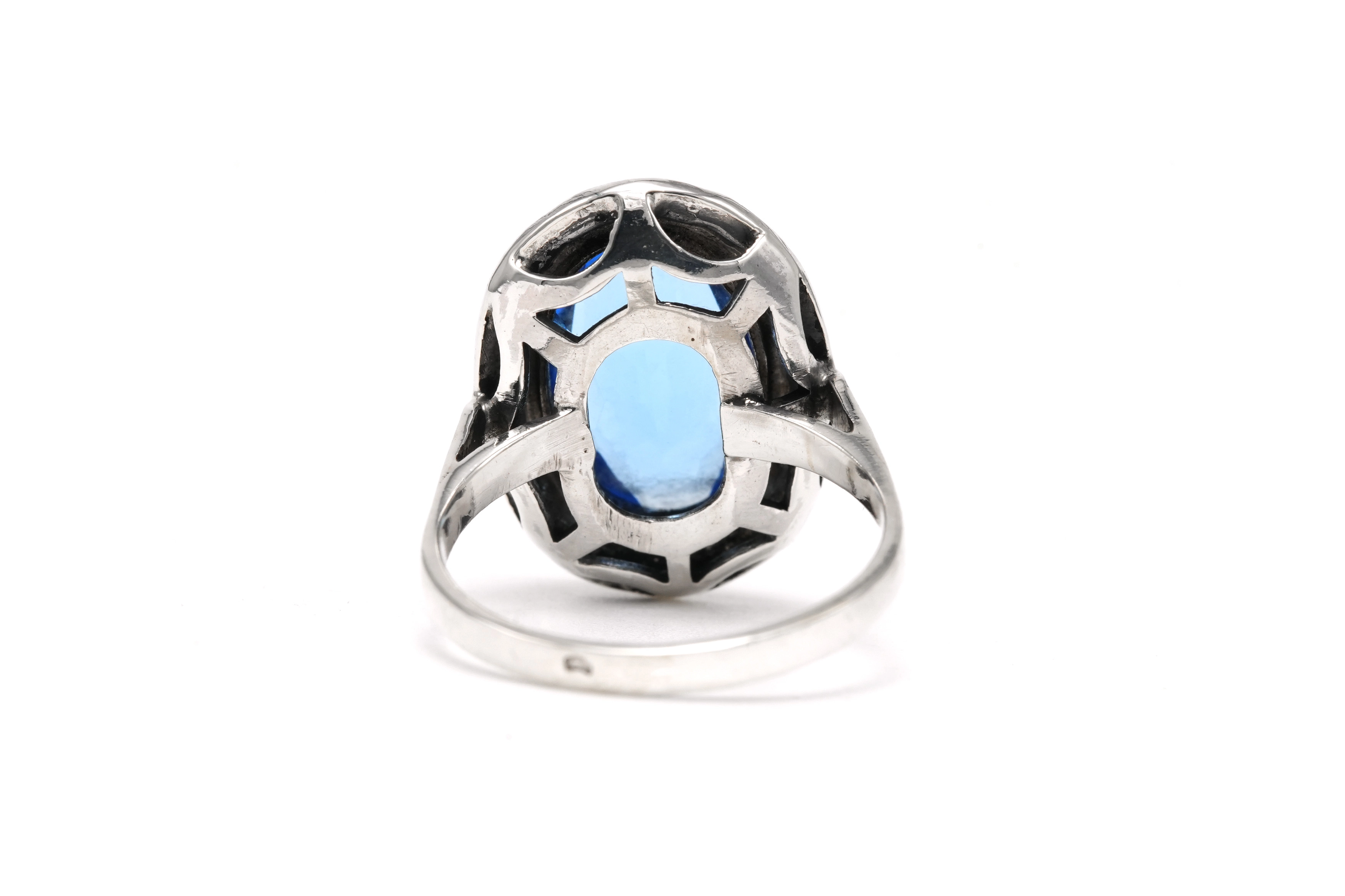 Bague Art Déco en argent sertie d'une spinelle synthétique et de marcassites - 4