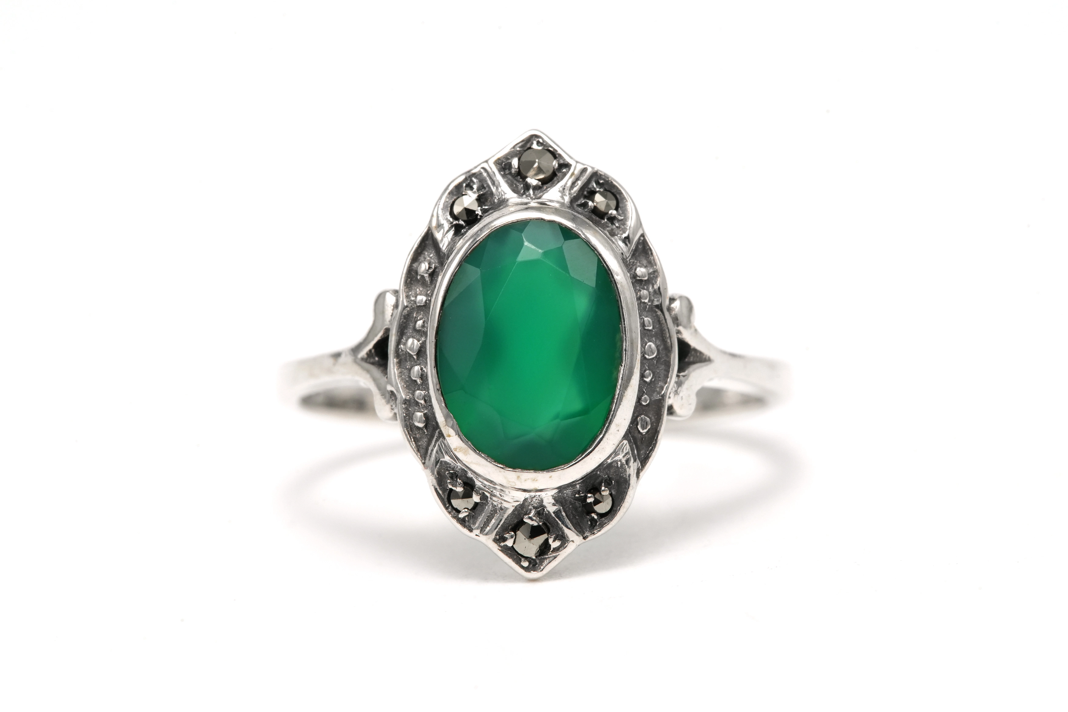 Bague Années 70 en argent 925 sertie d'une chrysoprase et de marcassites - 1