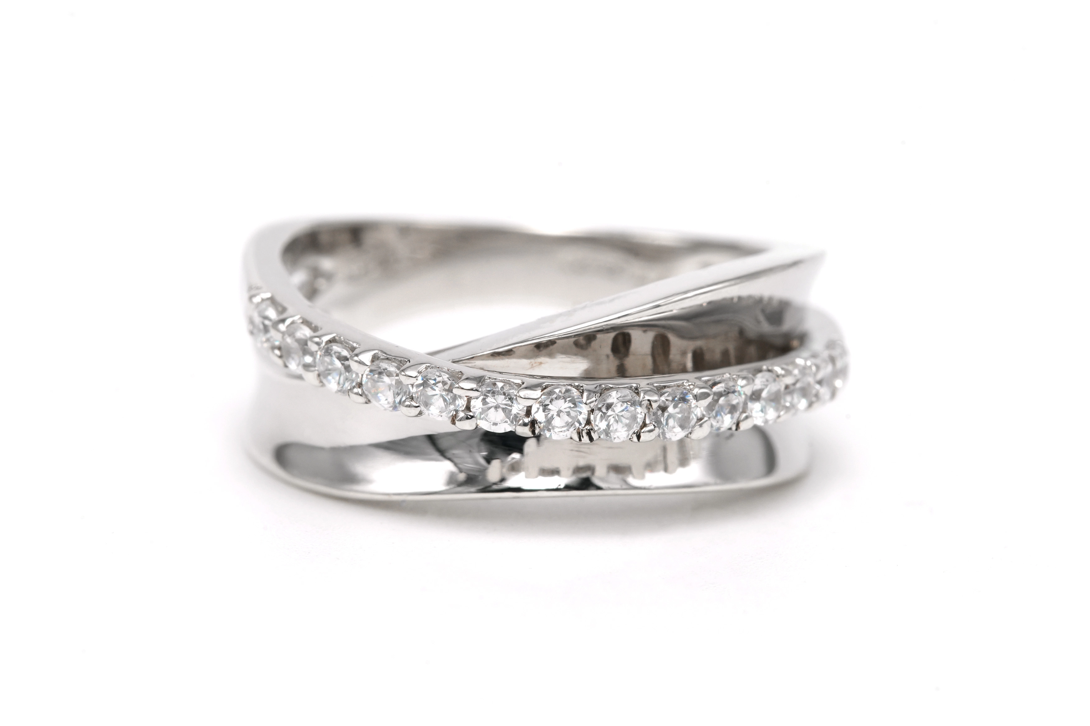 Bague contemporaine en argent 925 sertie de zirconiums - 1