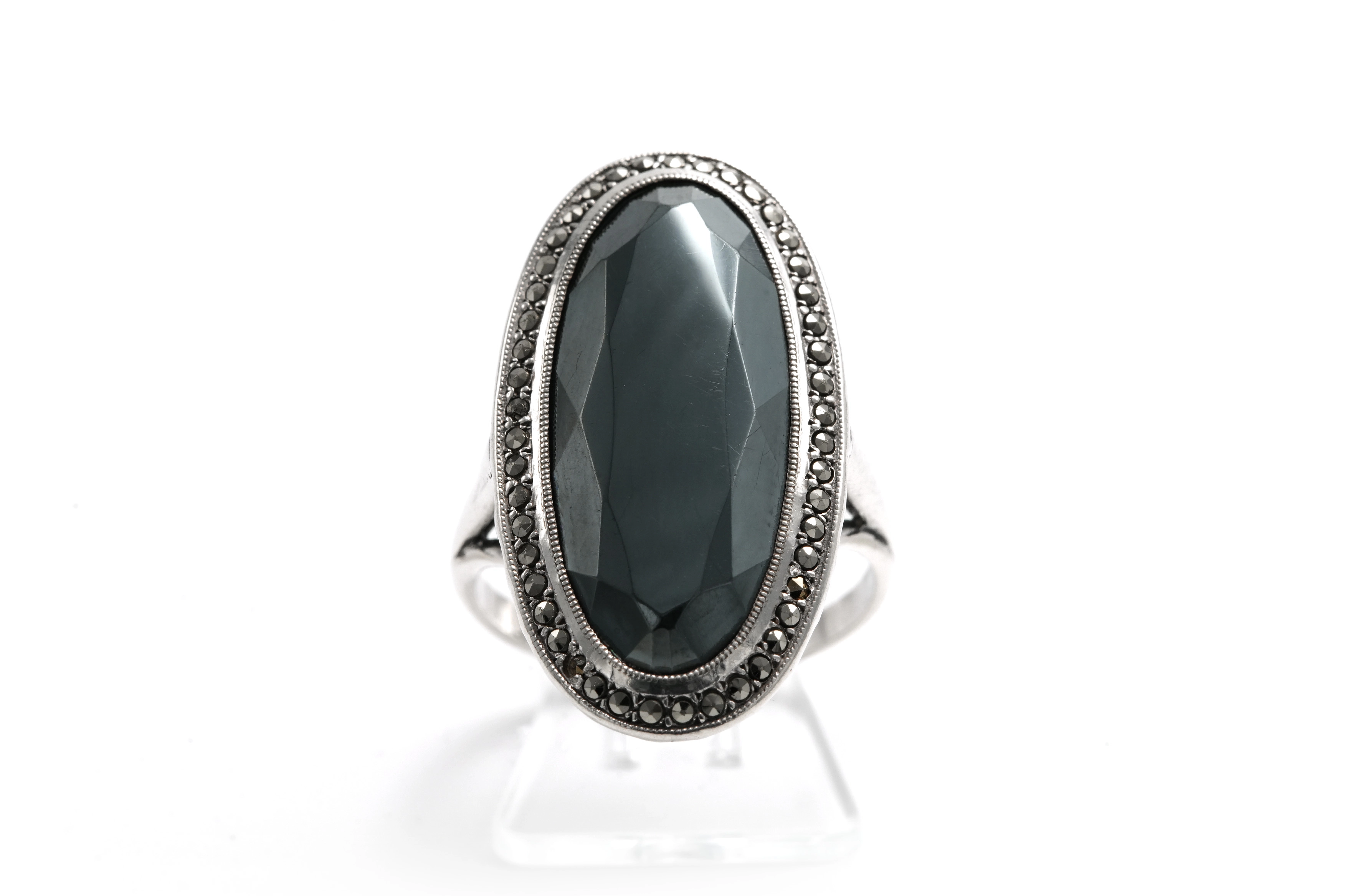 Bague Art Déco en argent sertie d'une hématite et de marcassites - 1