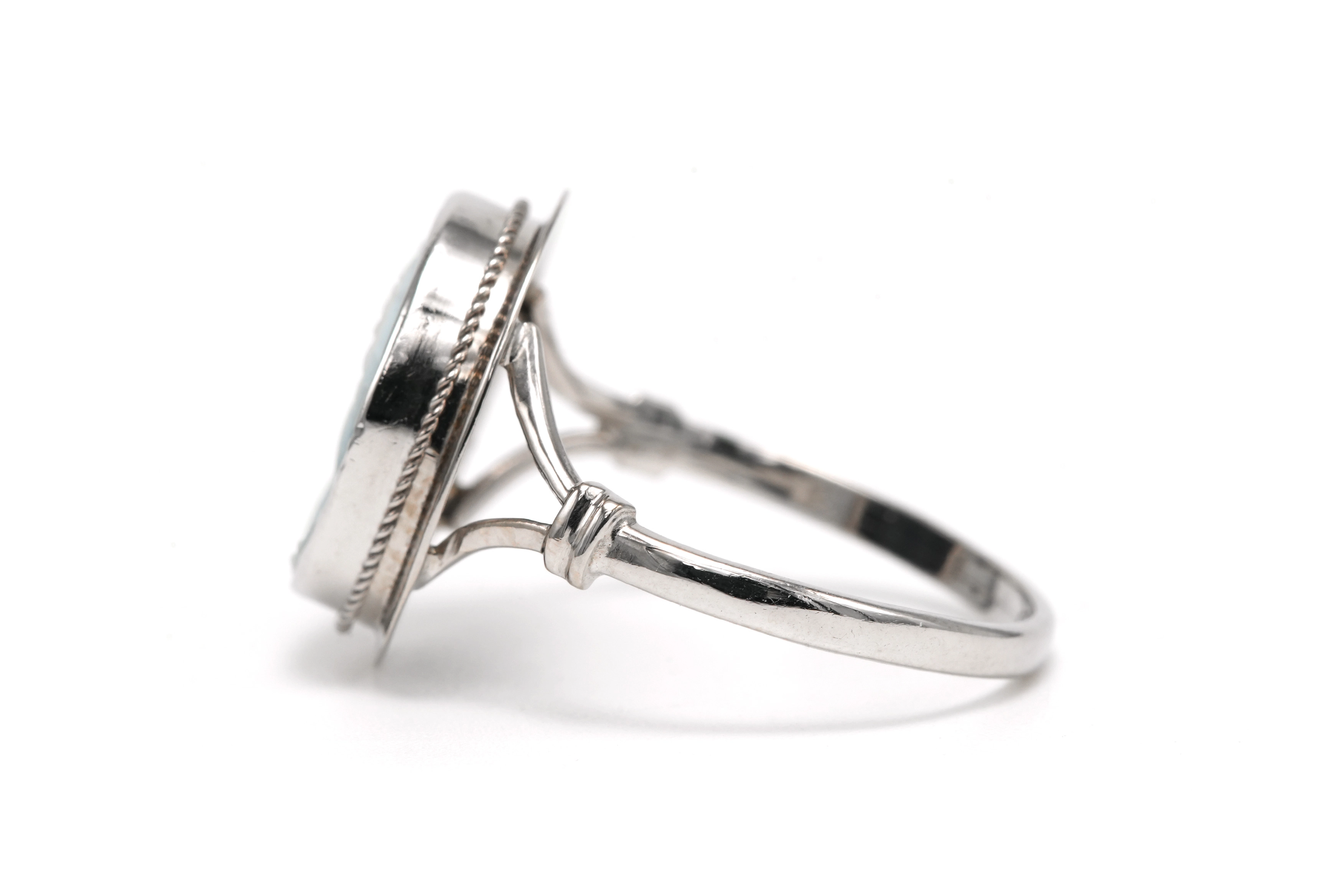 Bague Années 50 en or blanc 18 carats sertie d'un camée - 3