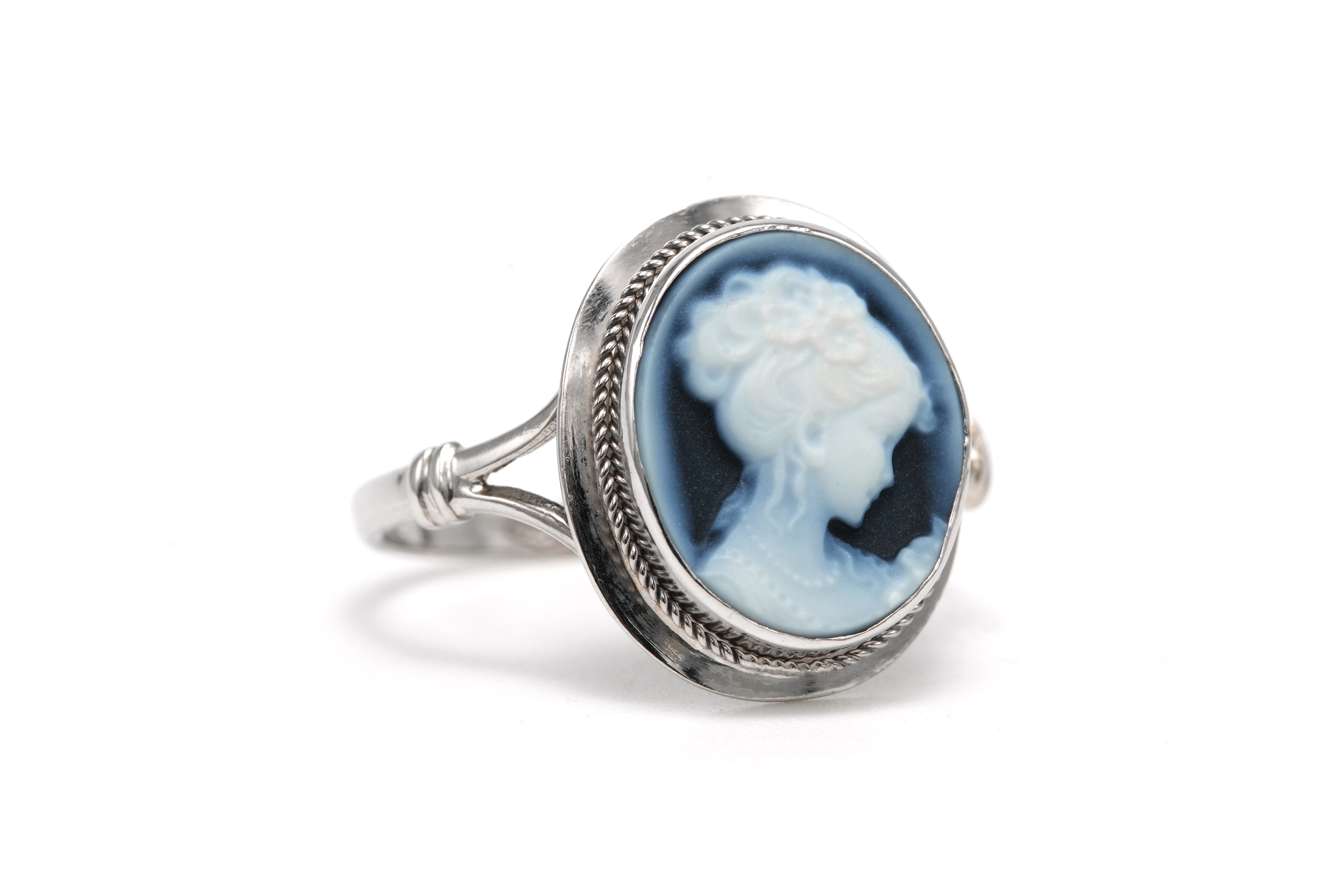 Bague Années 50 en or blanc 18 carats sertie d'un camée - 6