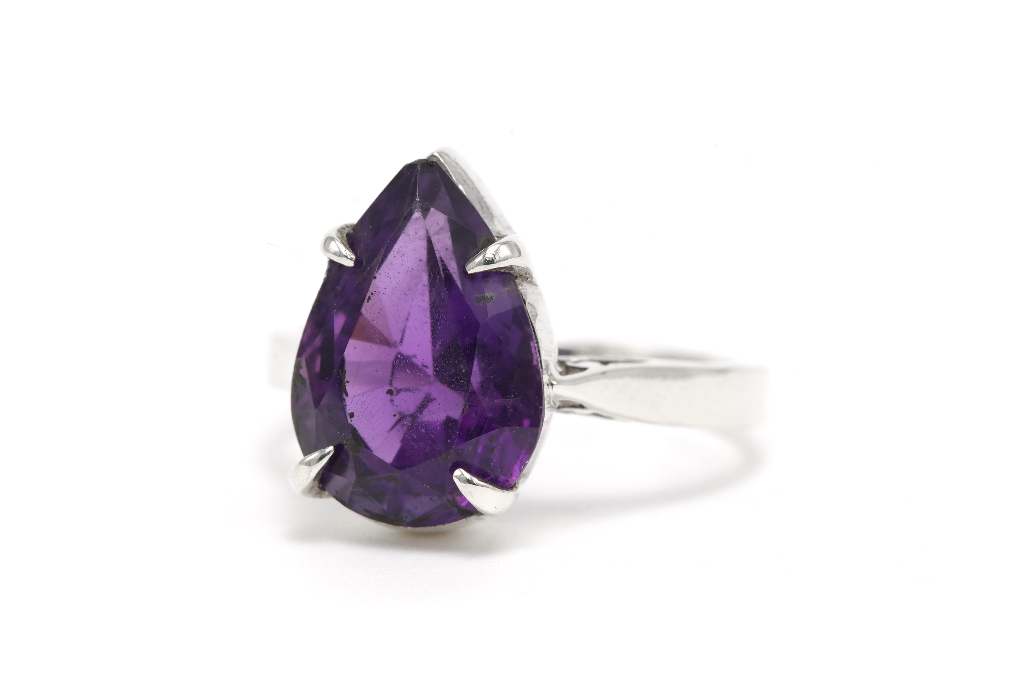 Bague contemporaine en argent sertie d'une améthyste - 1