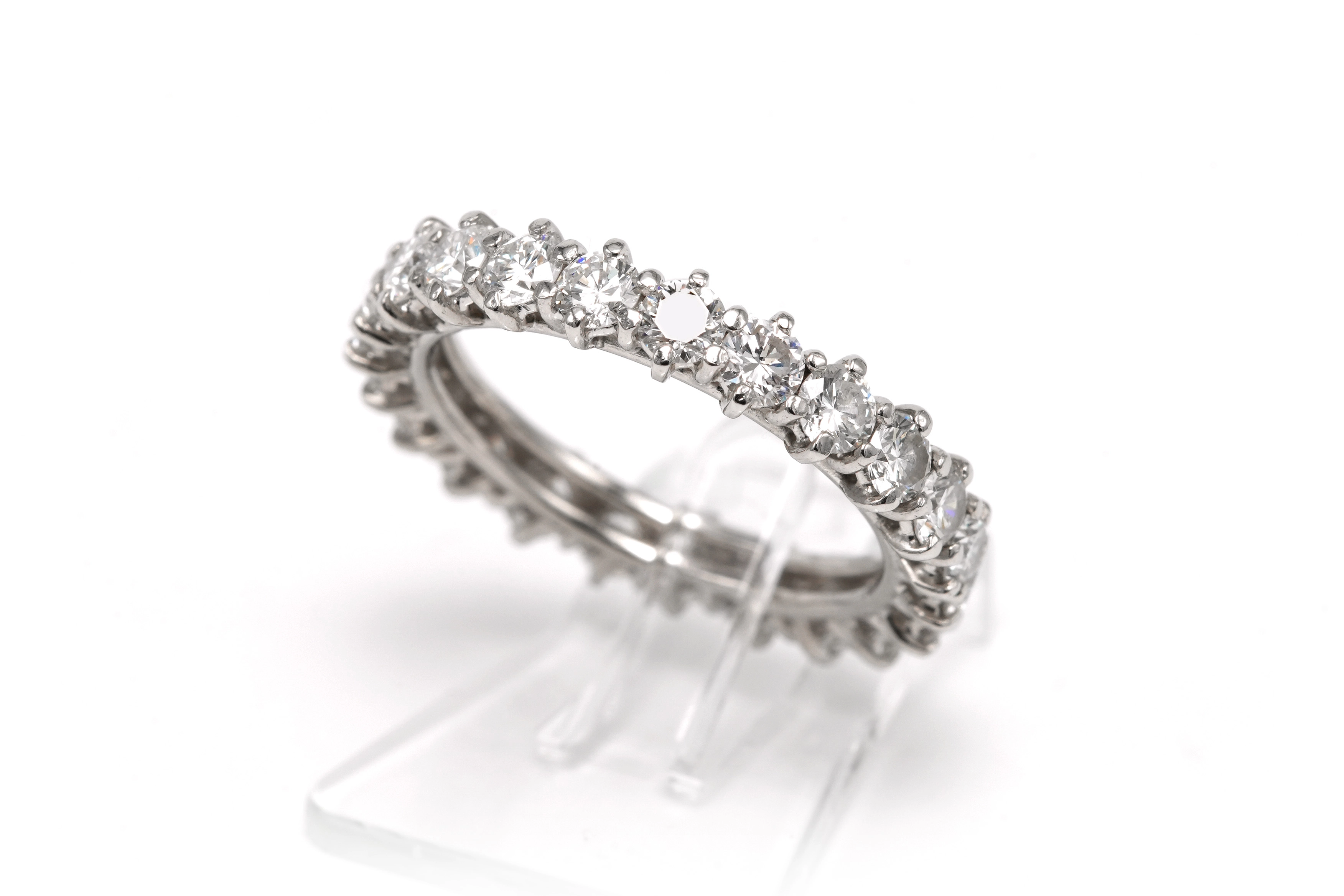 Bague contemporaine en or blanc 18 carats sertie de diamants taille "brillant" (+-1.60ct) - 2