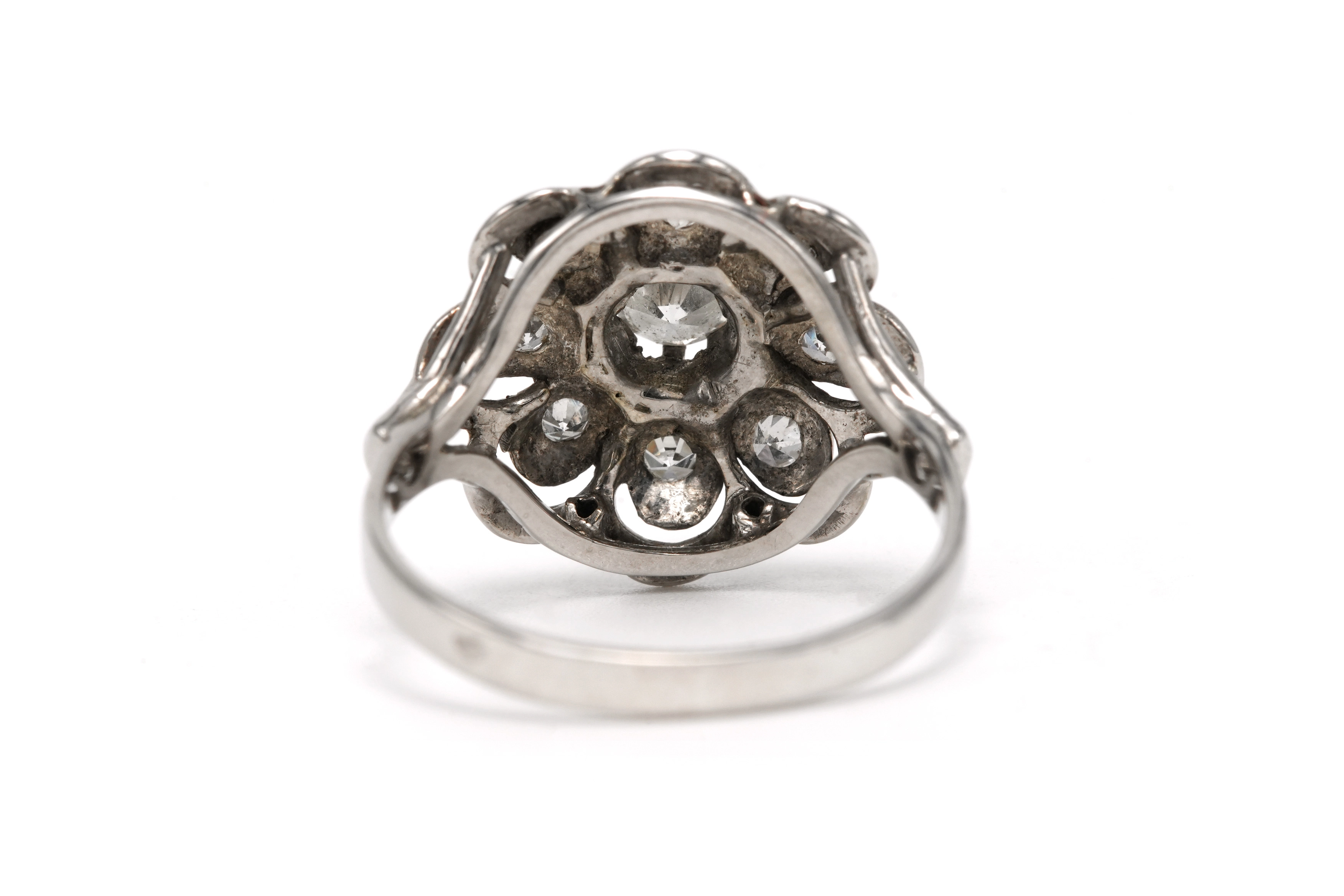 Bague Années 50 en or blanc 18 carats sertie d'un diamant taille "brillant" (+-0.20 ct) et de diamants taille "8/8" - 5