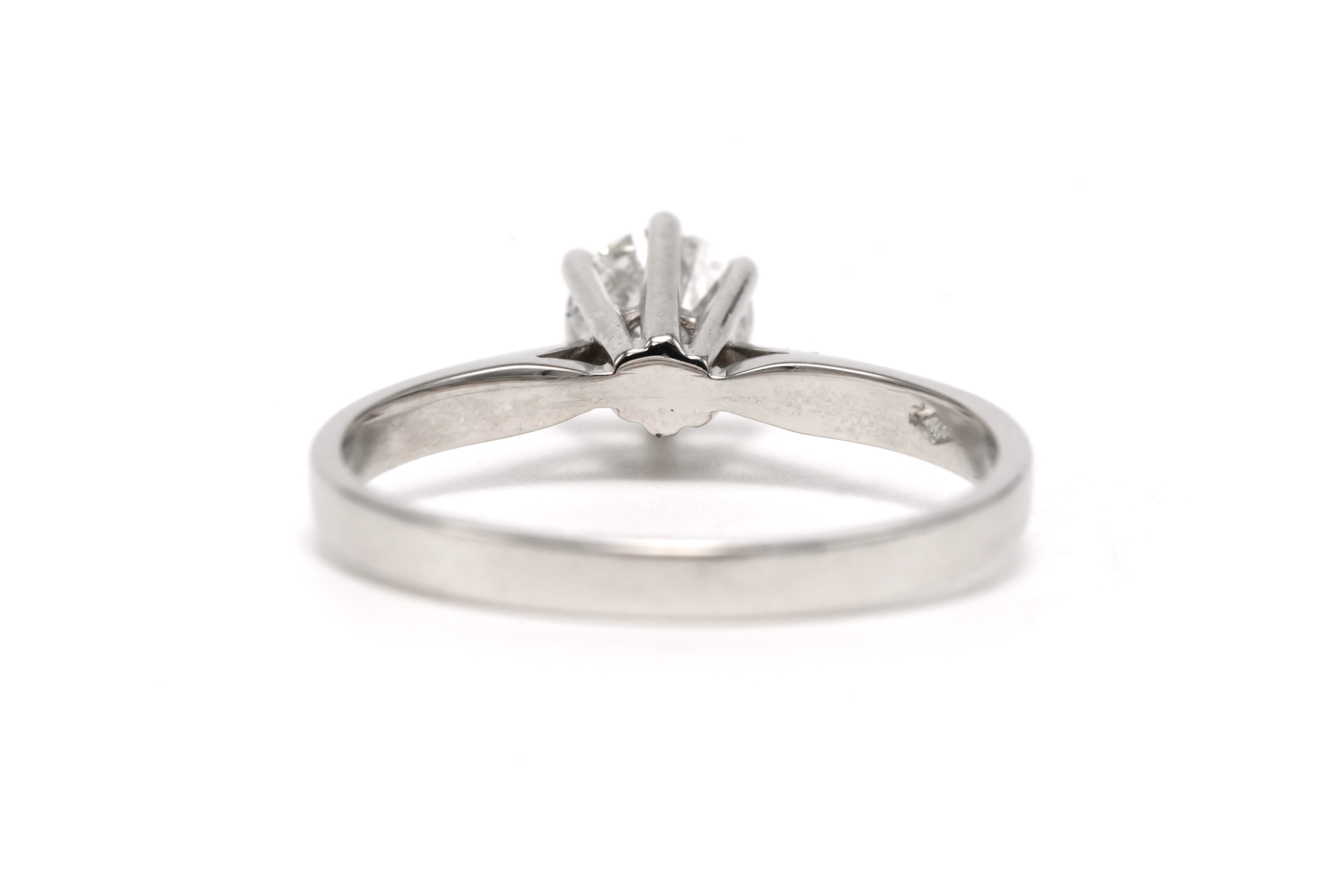 Bague contemporaine en or blanc 18 carats sertie d'un diamant taille "brillant" (+-0.40ct) - 4