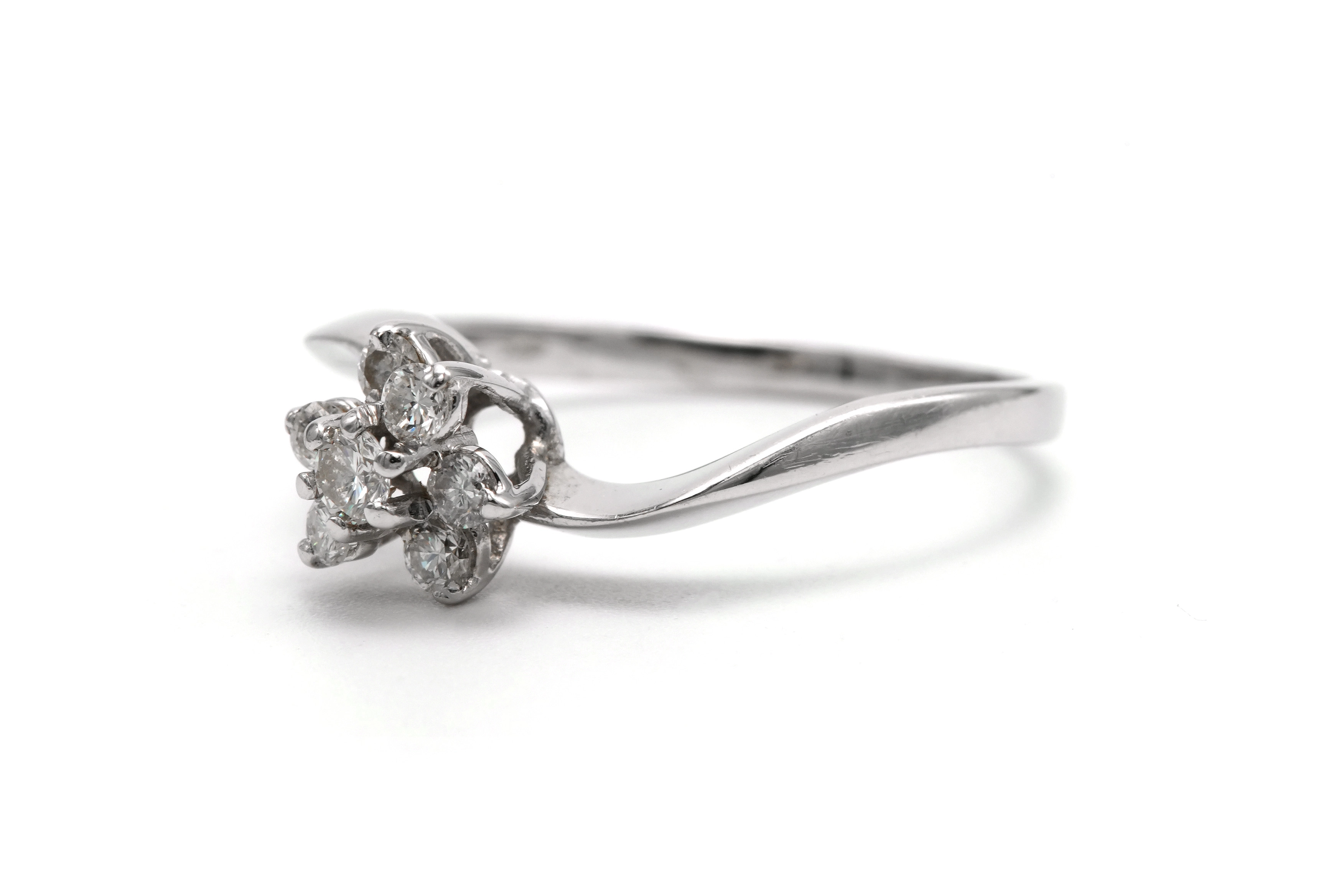 Bague contemporaine en or blanc 18 carats sertie de diamants taille "brillant" (+-0.18ct) - 2