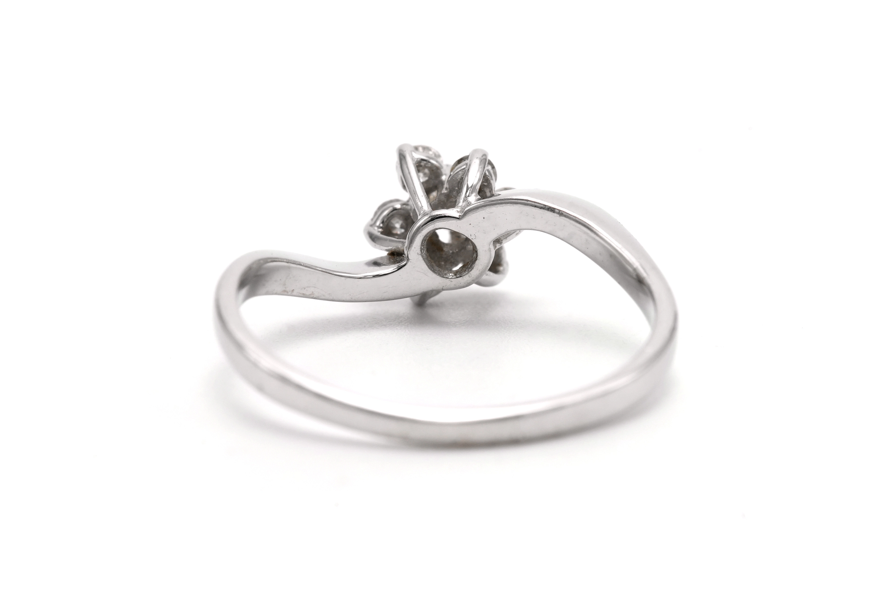 Bague contemporaine en or blanc 18 carats sertie de diamants taille "brillant" (+-0.18ct) - 4