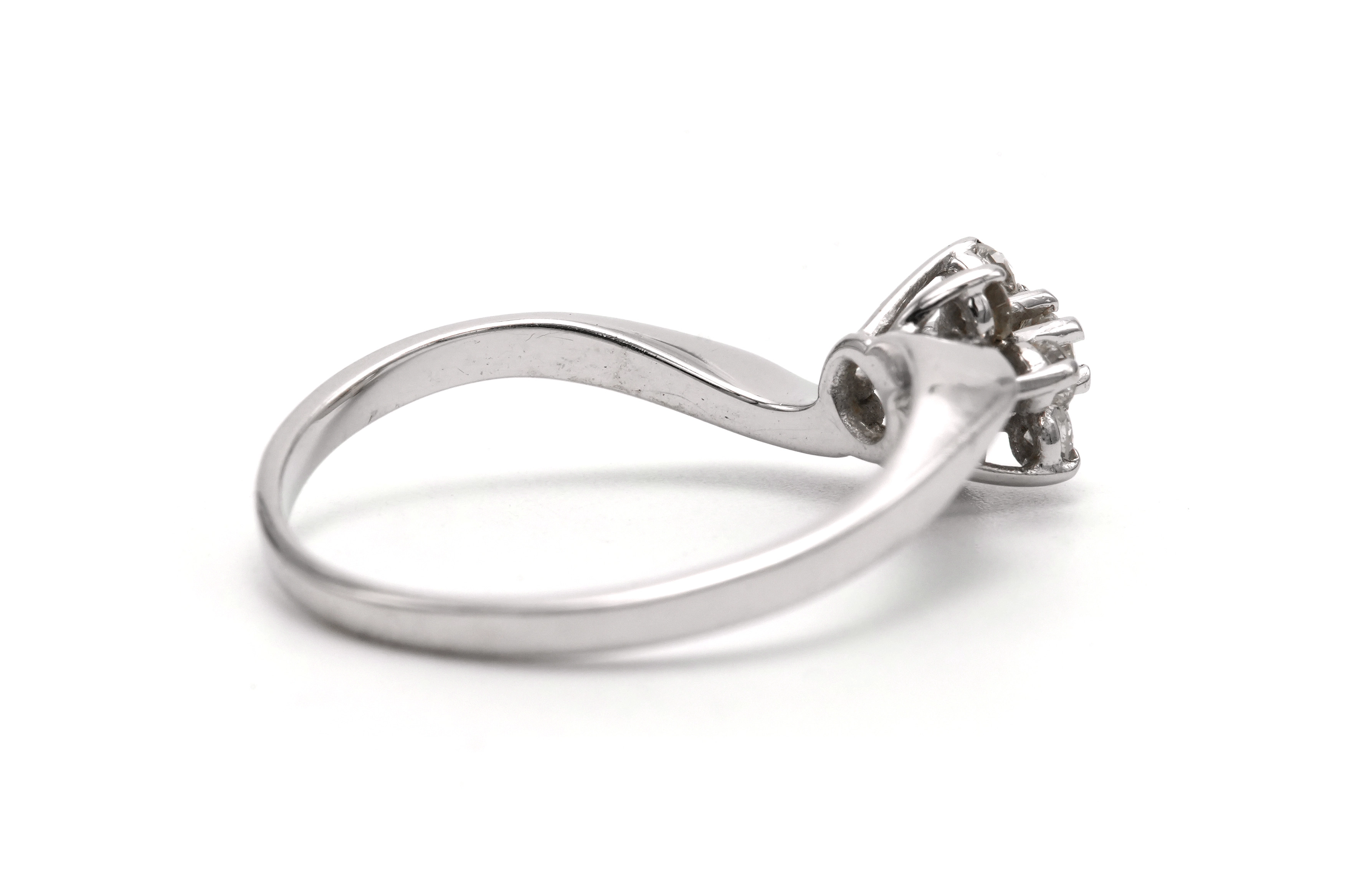 Bague contemporaine en or blanc 18 carats sertie de diamants taille "brillant" (+-0.18ct) - 5