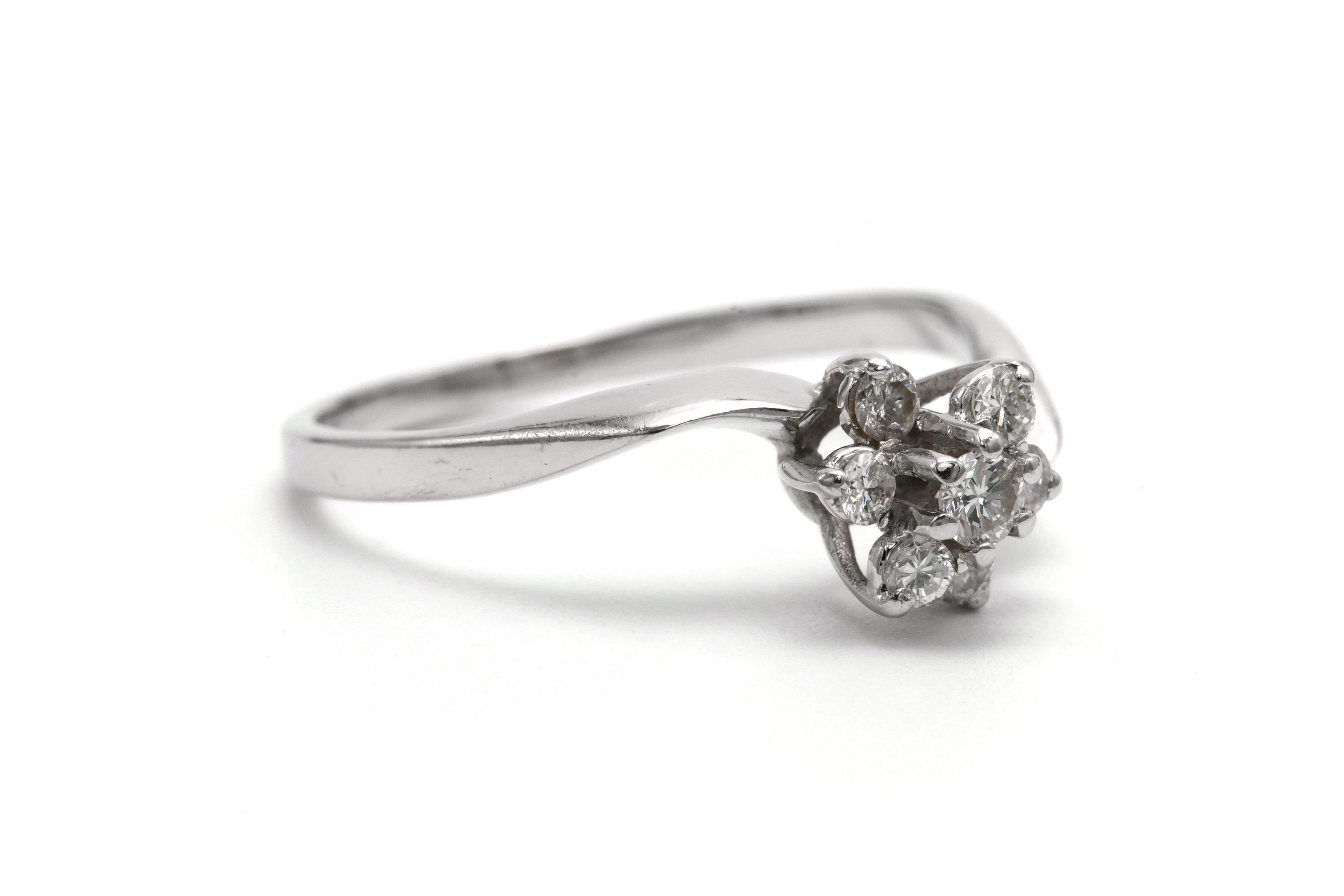 Bague contemporaine en or blanc 18 carats sertie de diamants taille "brillant" (+-0.18ct) - 6