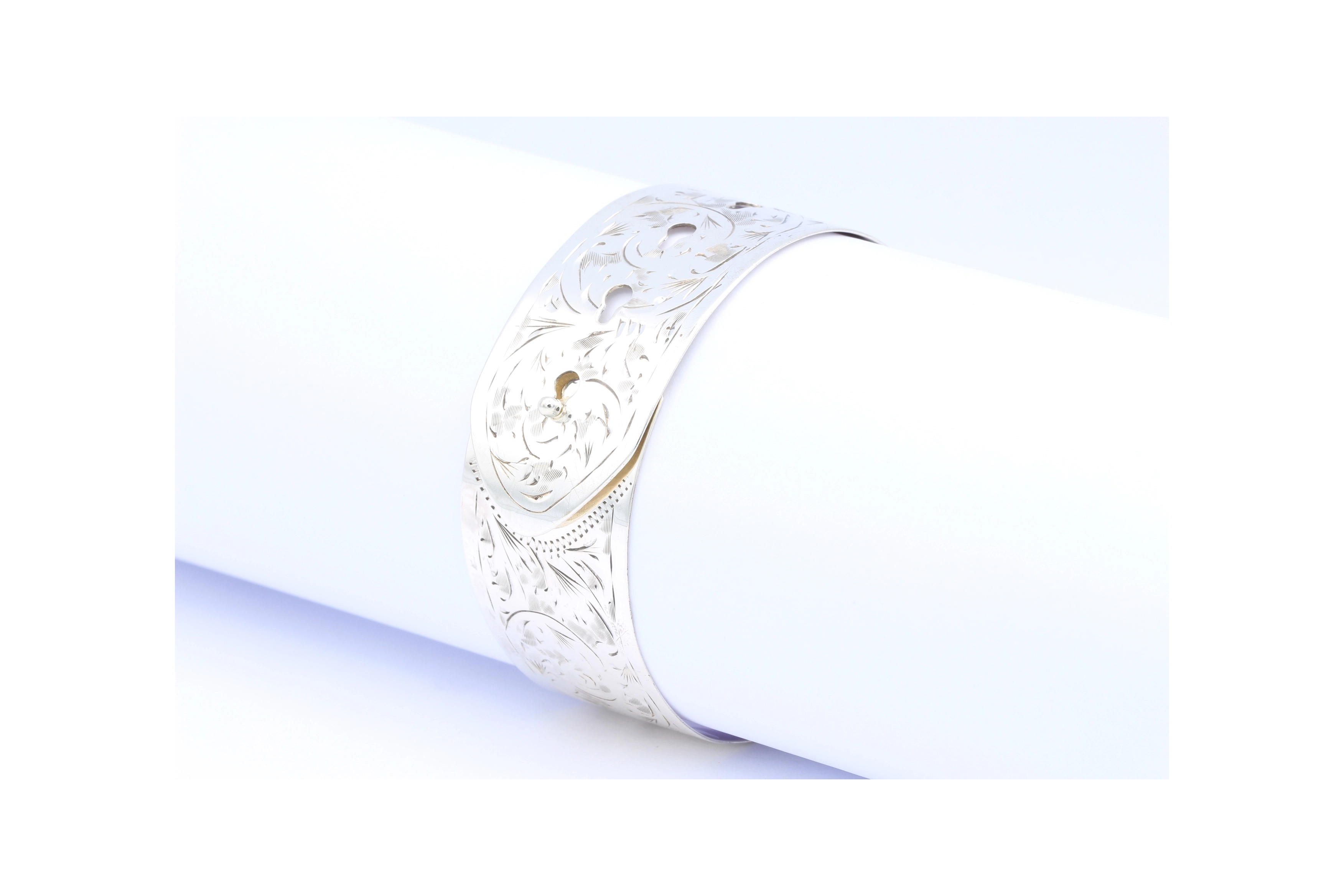 Bracelet "Manchette" Victorienne (1850), Grande Bretagne, argent 925 gravée main-The Vintage Workshop