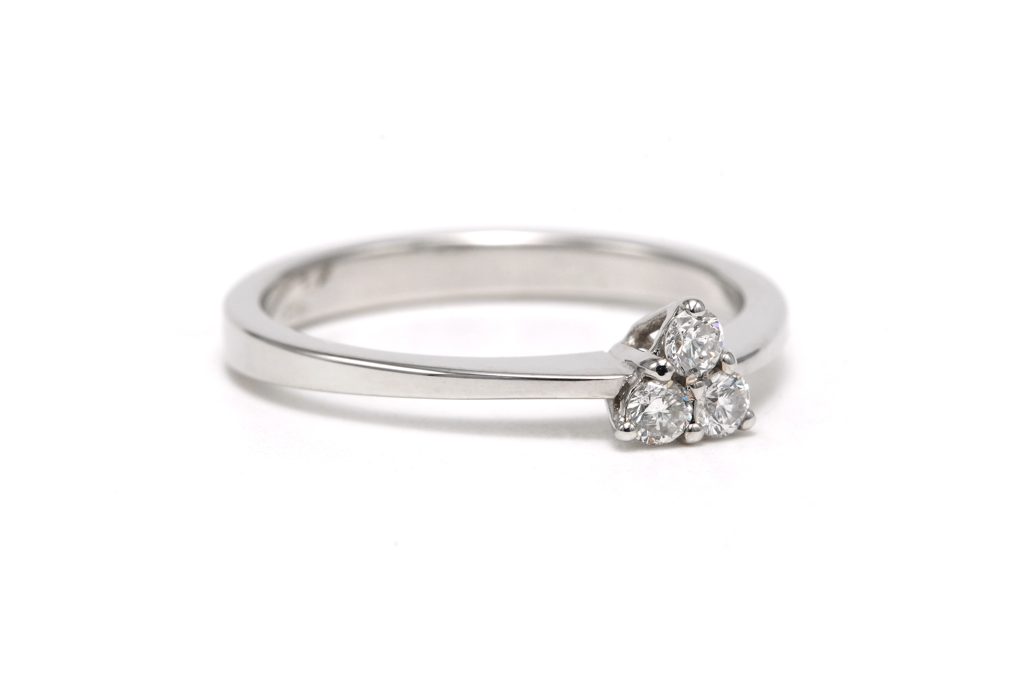 Bague contemporaine en or blanc 18 carats sertie de diamants taille "brillant" (+-0.09ct) - 6