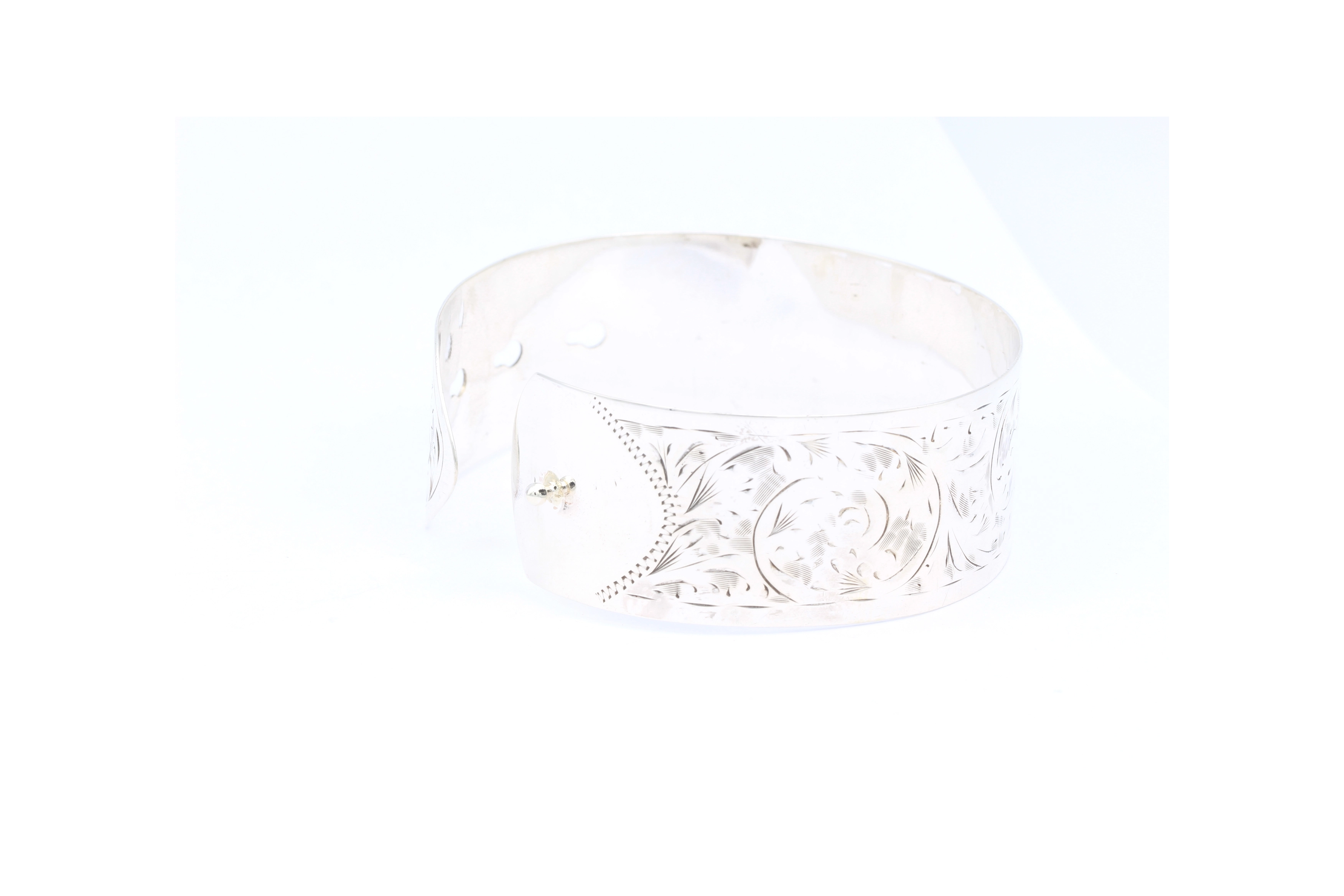Bracelet "Manchette" Victorienne (1850), Grande Bretagne, argent 925 gravée main-The Vintage Workshop