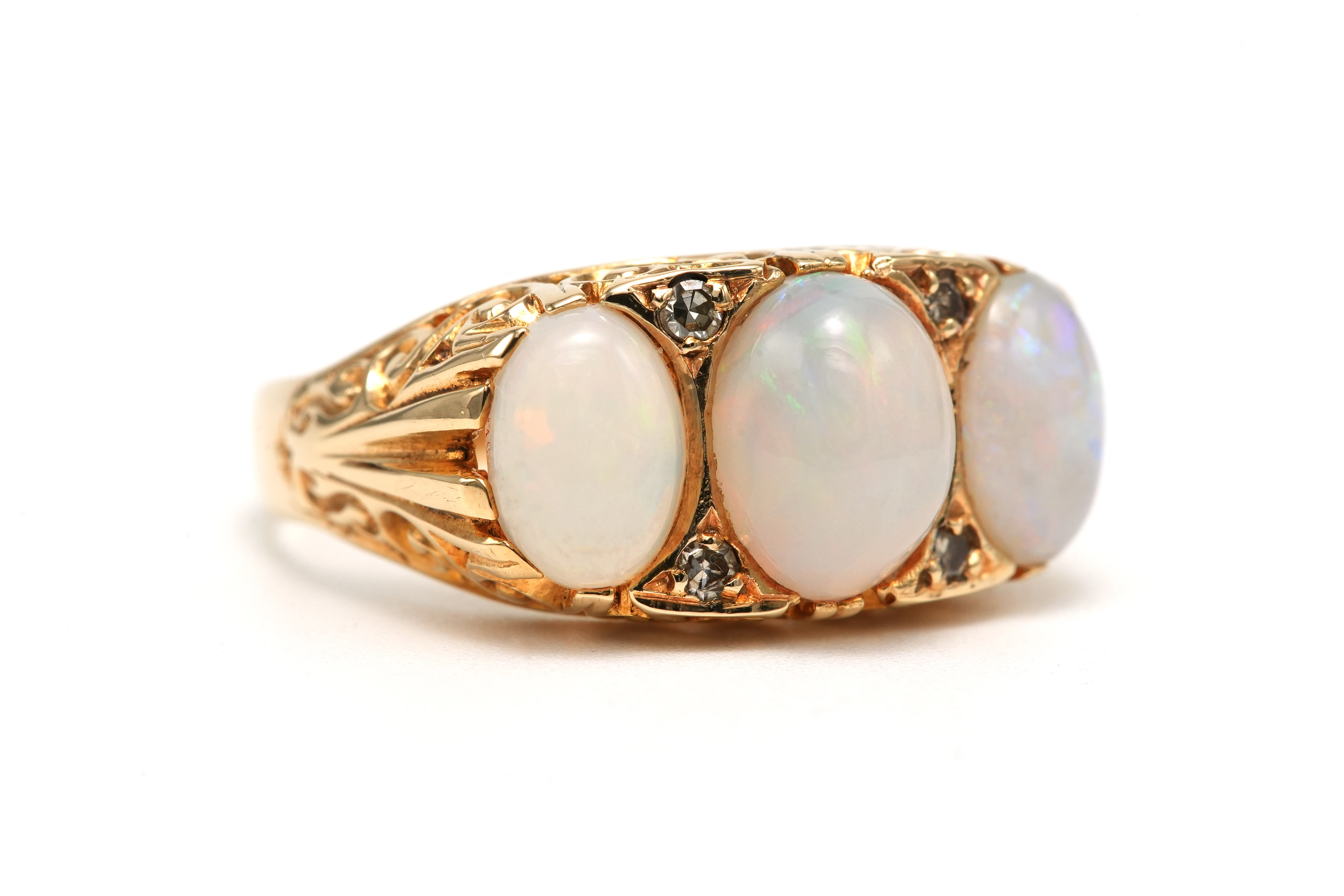 Bague Napoléon III en or jaune 9 carats sertie d'opales et de diamants taille "rose" - 6