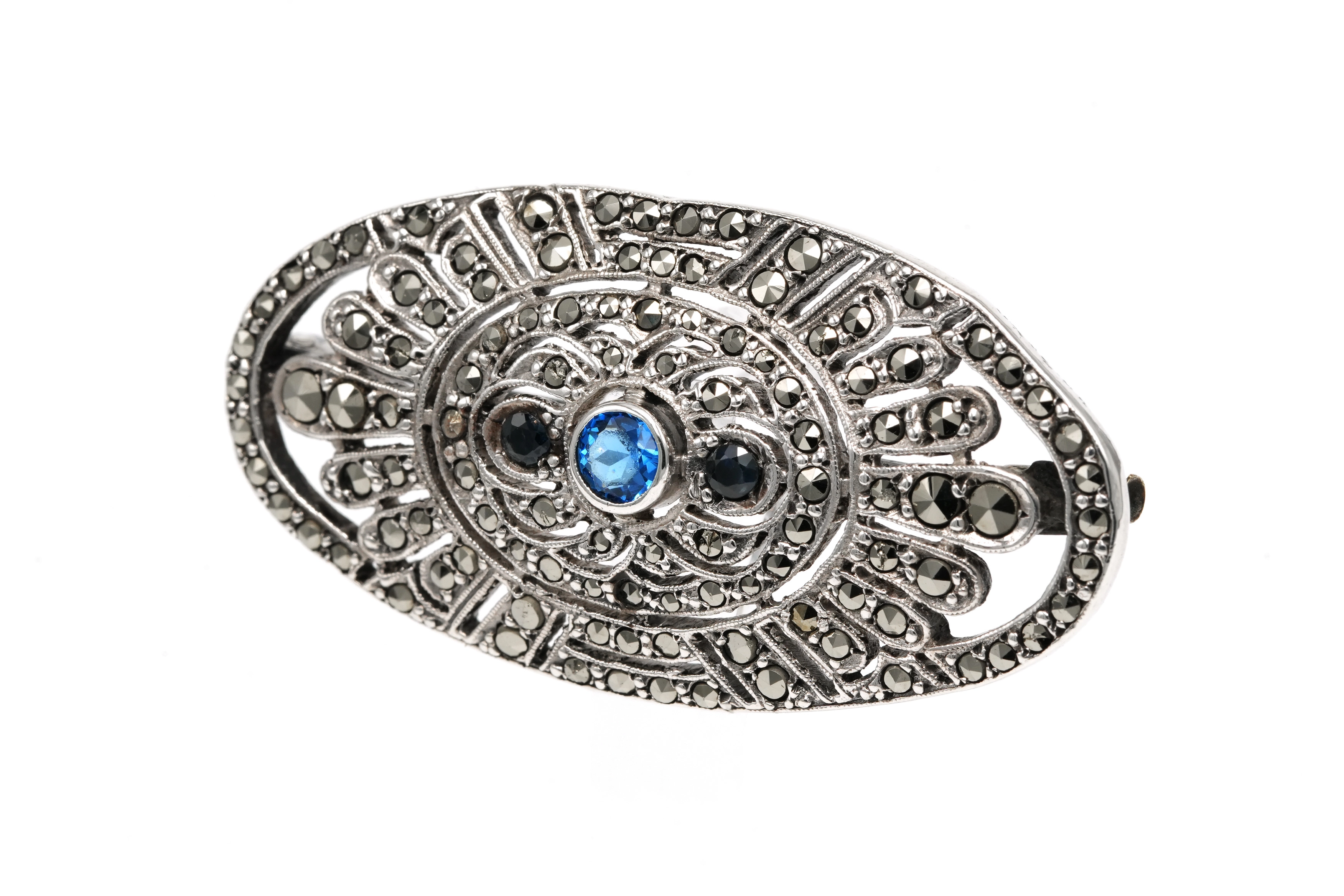 Broche Art Déco en argent 835 sertie de saphirs et de marcassites - 2