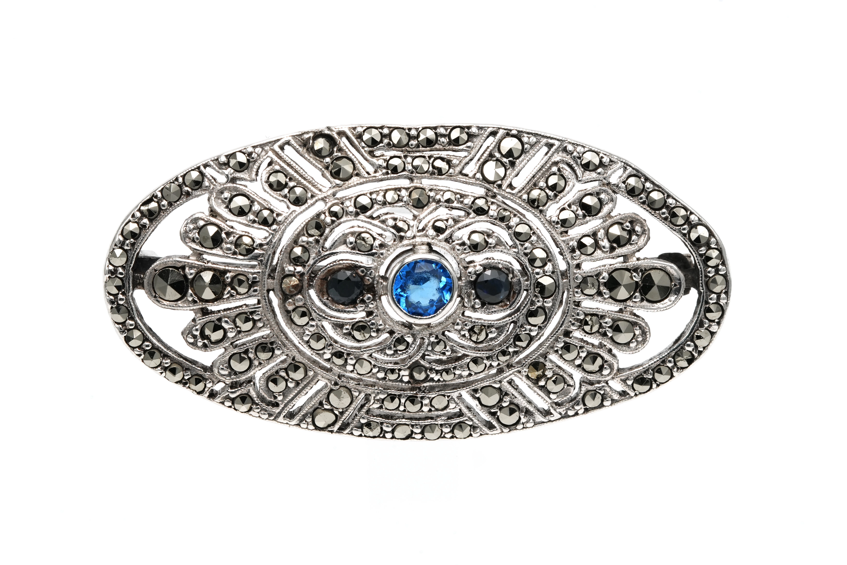Broche Art Déco en argent 835 sertie de saphirs et de marcassites - 1