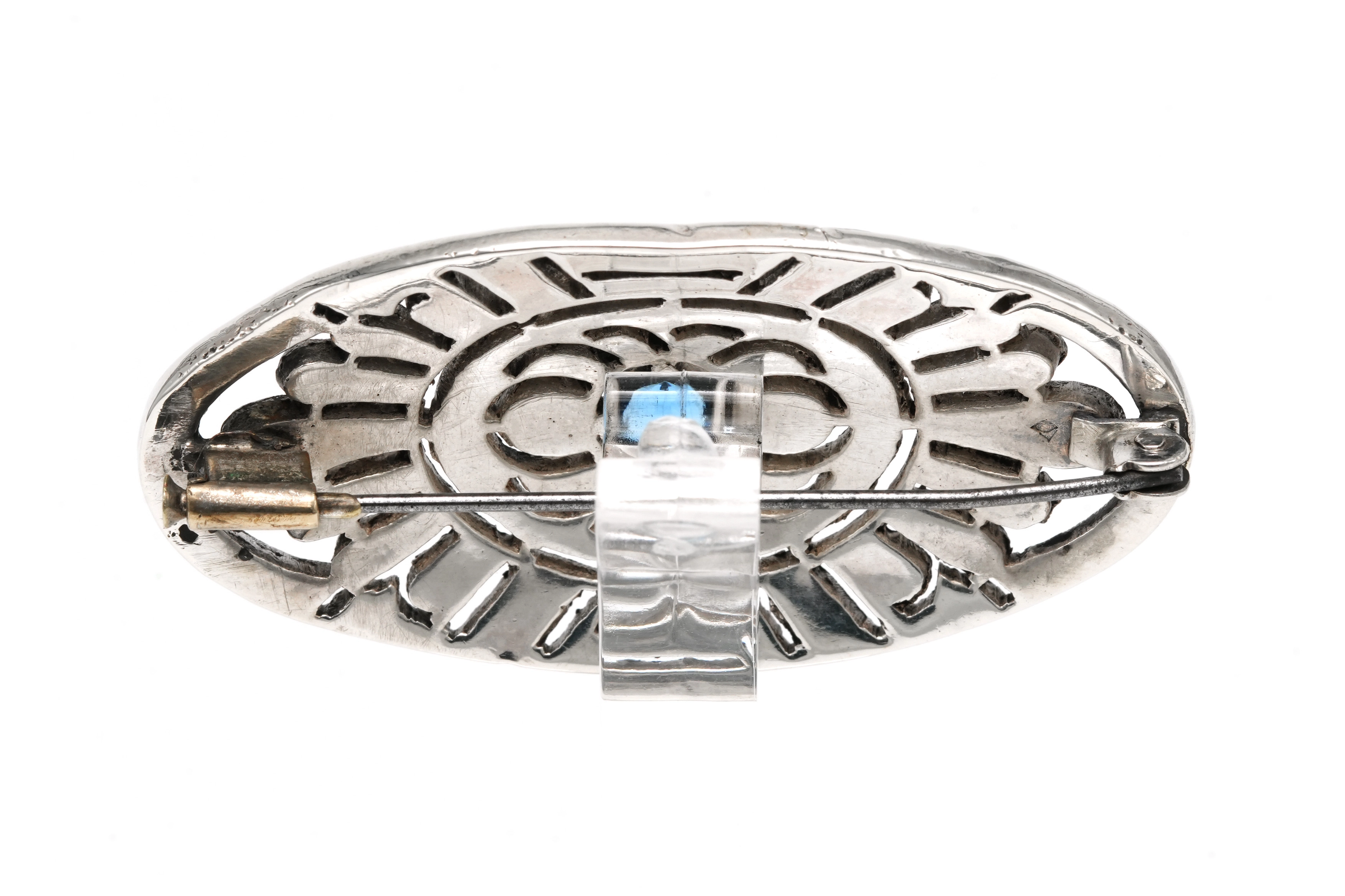 Broche Art Déco en argent 835 sertie de saphirs et de marcassites - 4