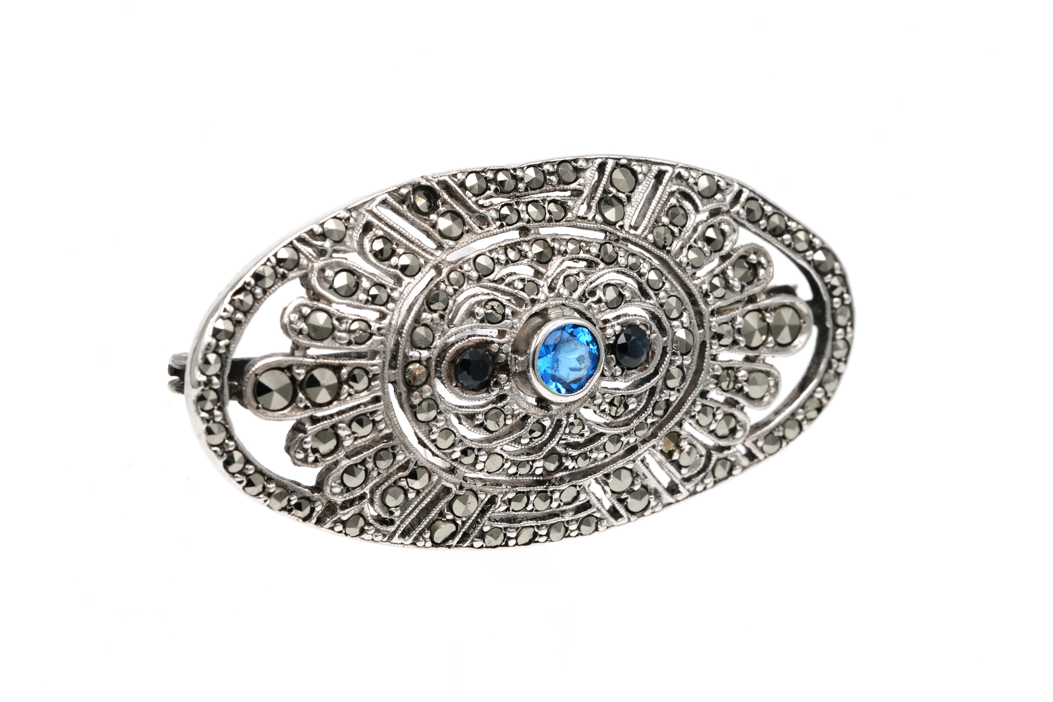 Broche Art Déco en argent 835 sertie de saphirs et de marcassites - 6