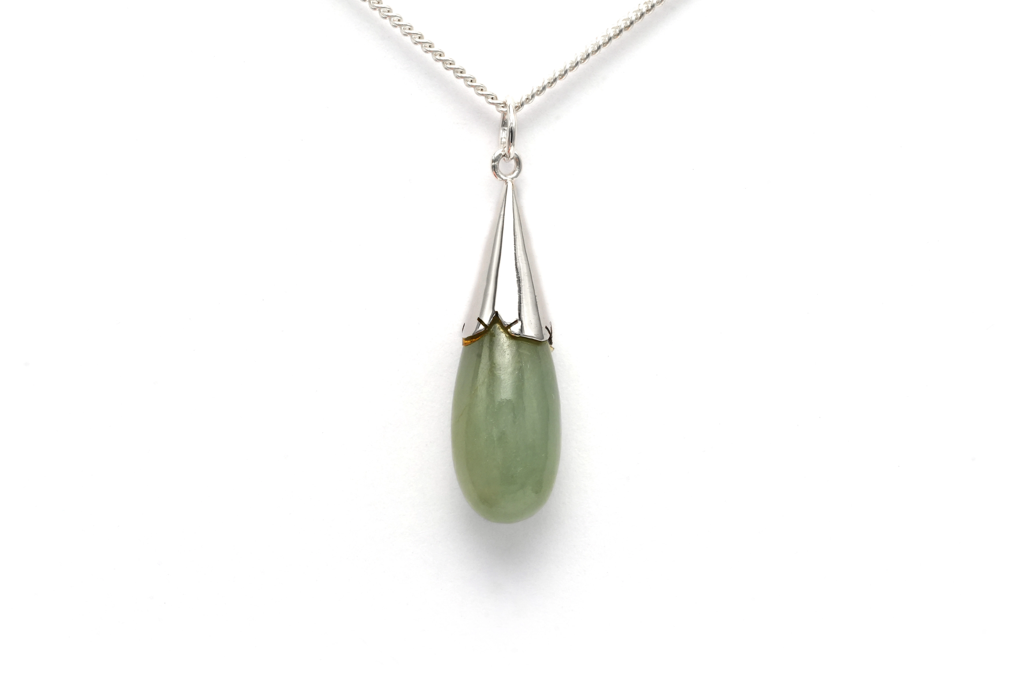 Pendentif Années 70 en argent serti d'une jade - 4