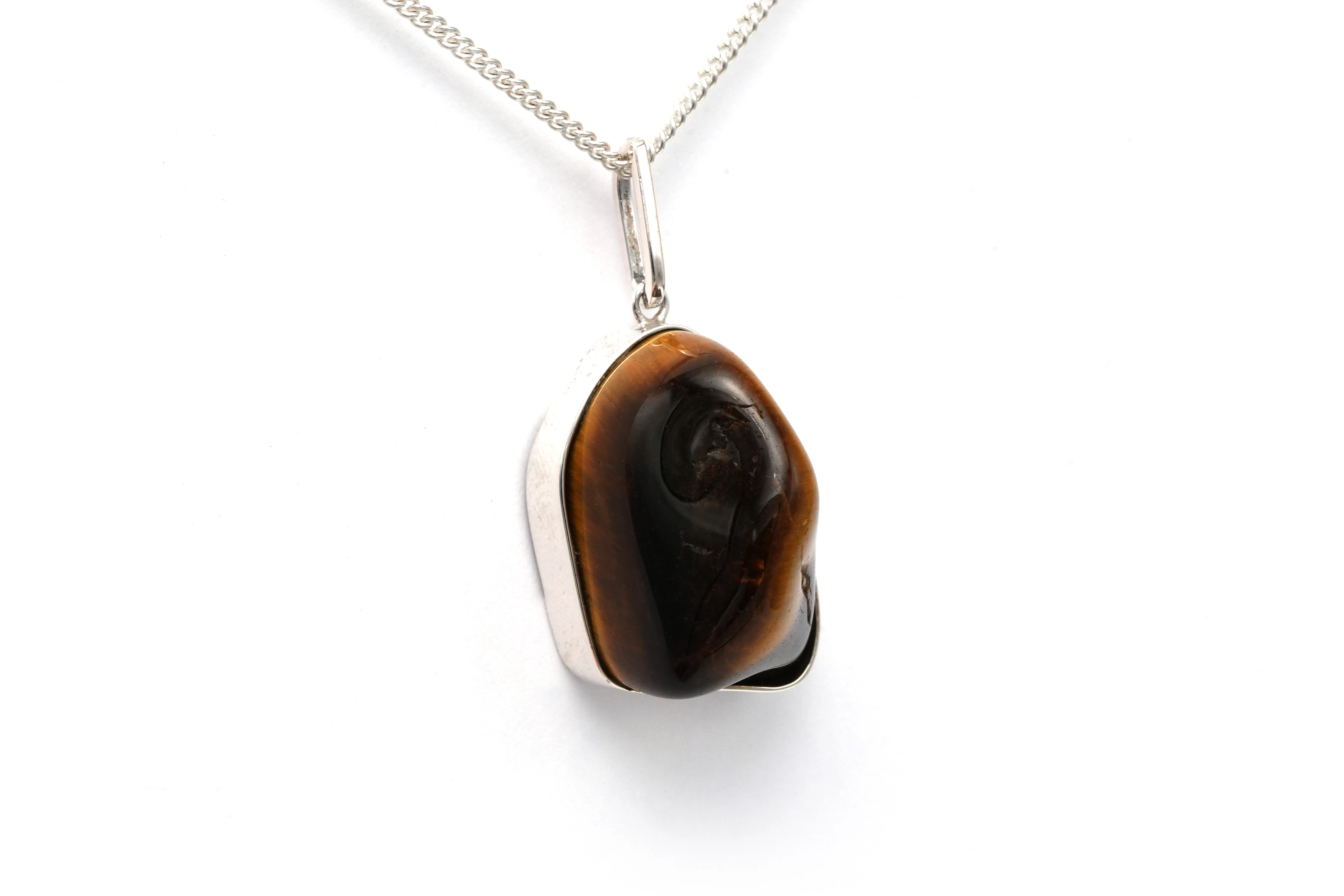 Pendentif Années 70 en argent serti d'un oeil de tigre - 2