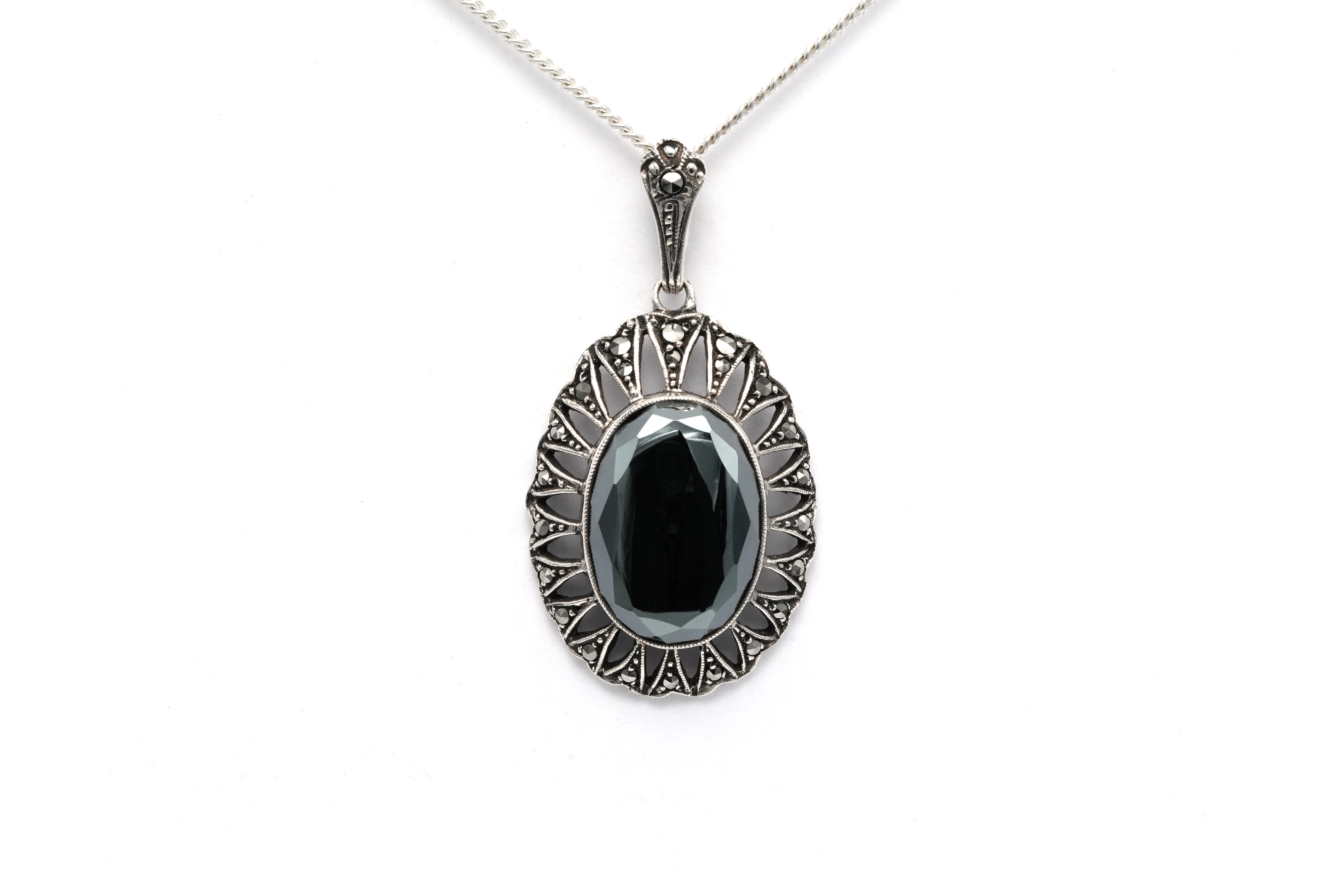 Pendentif Art Déco en argent 835 serti d'une hématite et de marcassites - - 1