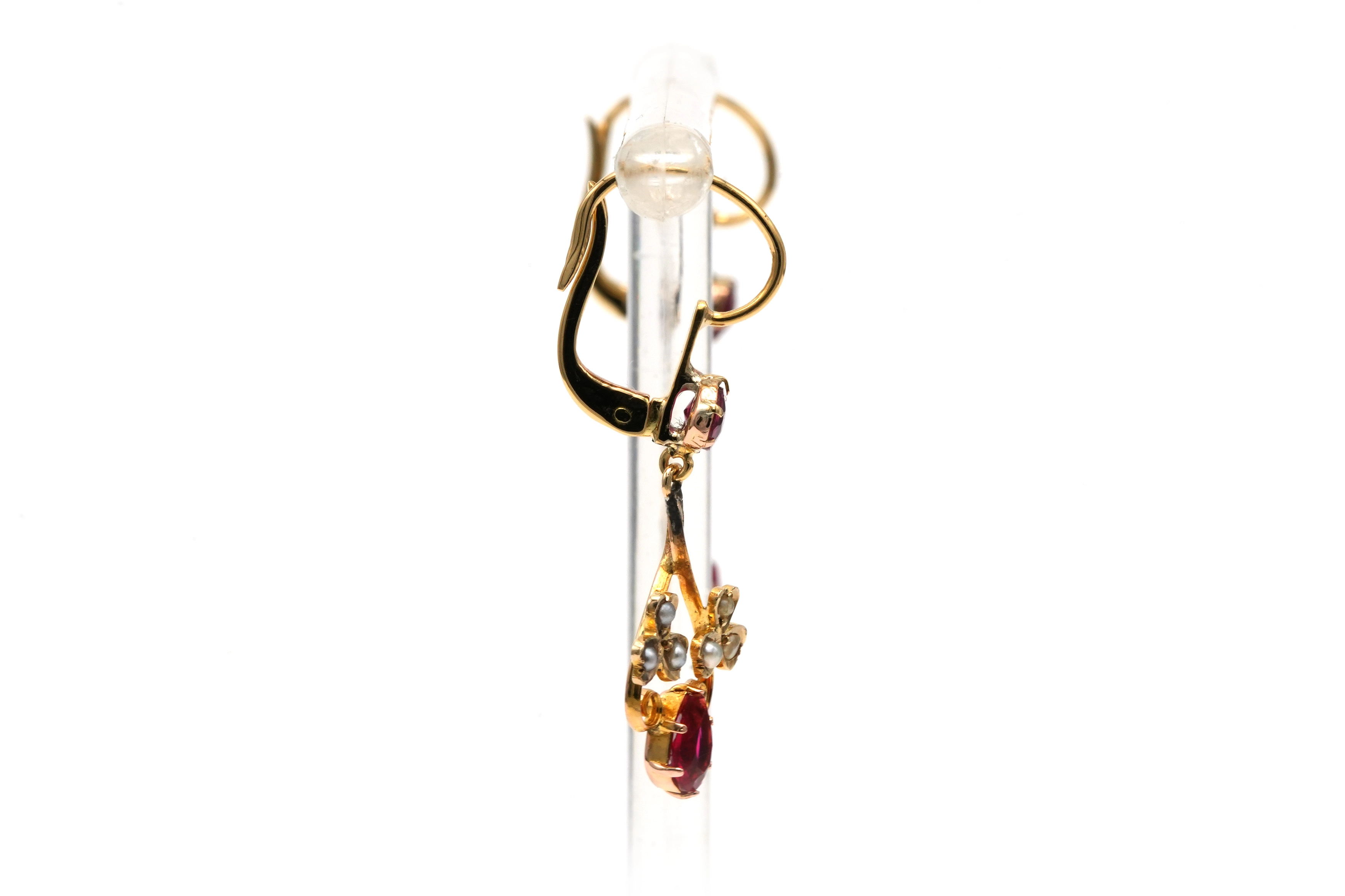 Boucles d'oreilles Art Nouveau en or jaune 18 carats serties de rubis et de perles - 5