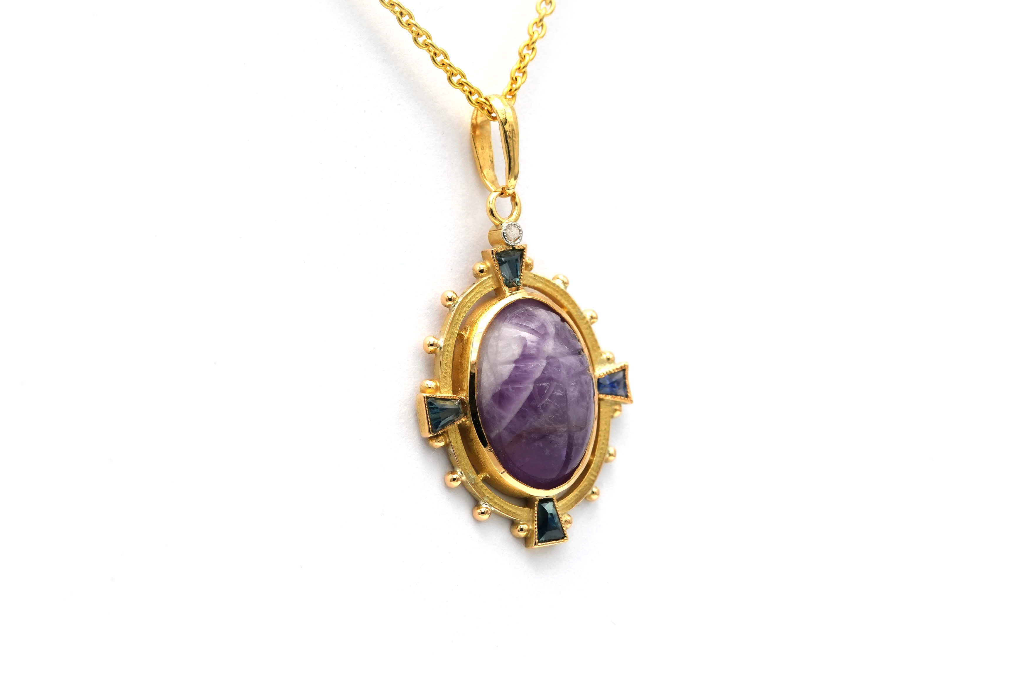 Pendentif Art Déco en or jaune 18 carats serti d'une améthyste, de saphirs et d'un diamant taille "rose" - 2