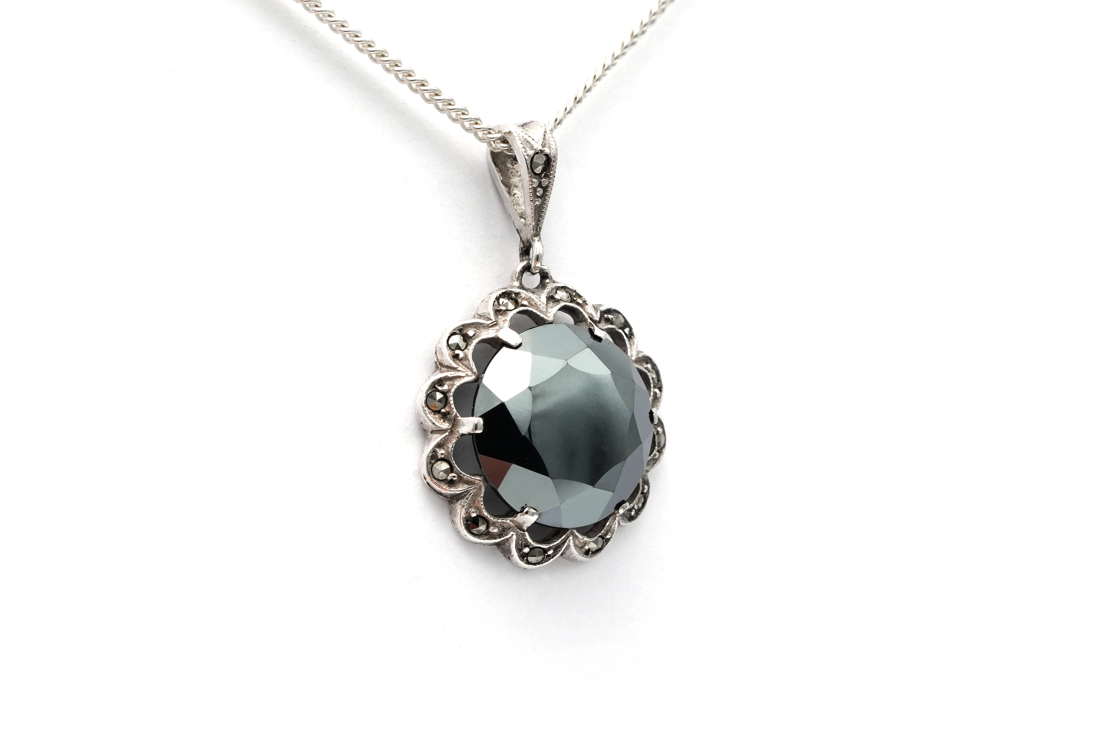 Pendentif Art Déco en argent serti d'une hématite et de marcassites - 2
