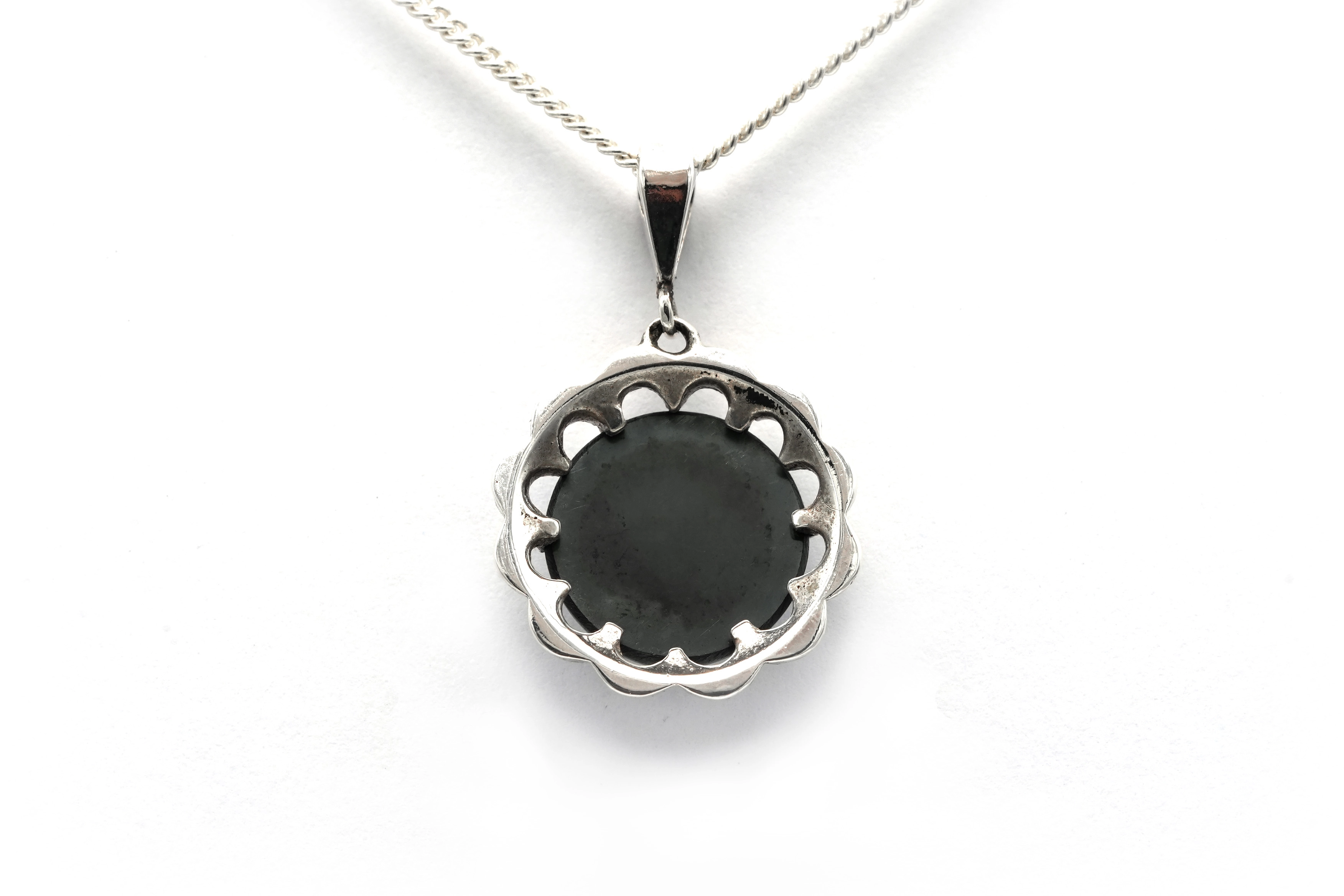 Pendentif Art Déco en argent serti d'une hématite et de marcassites - 4