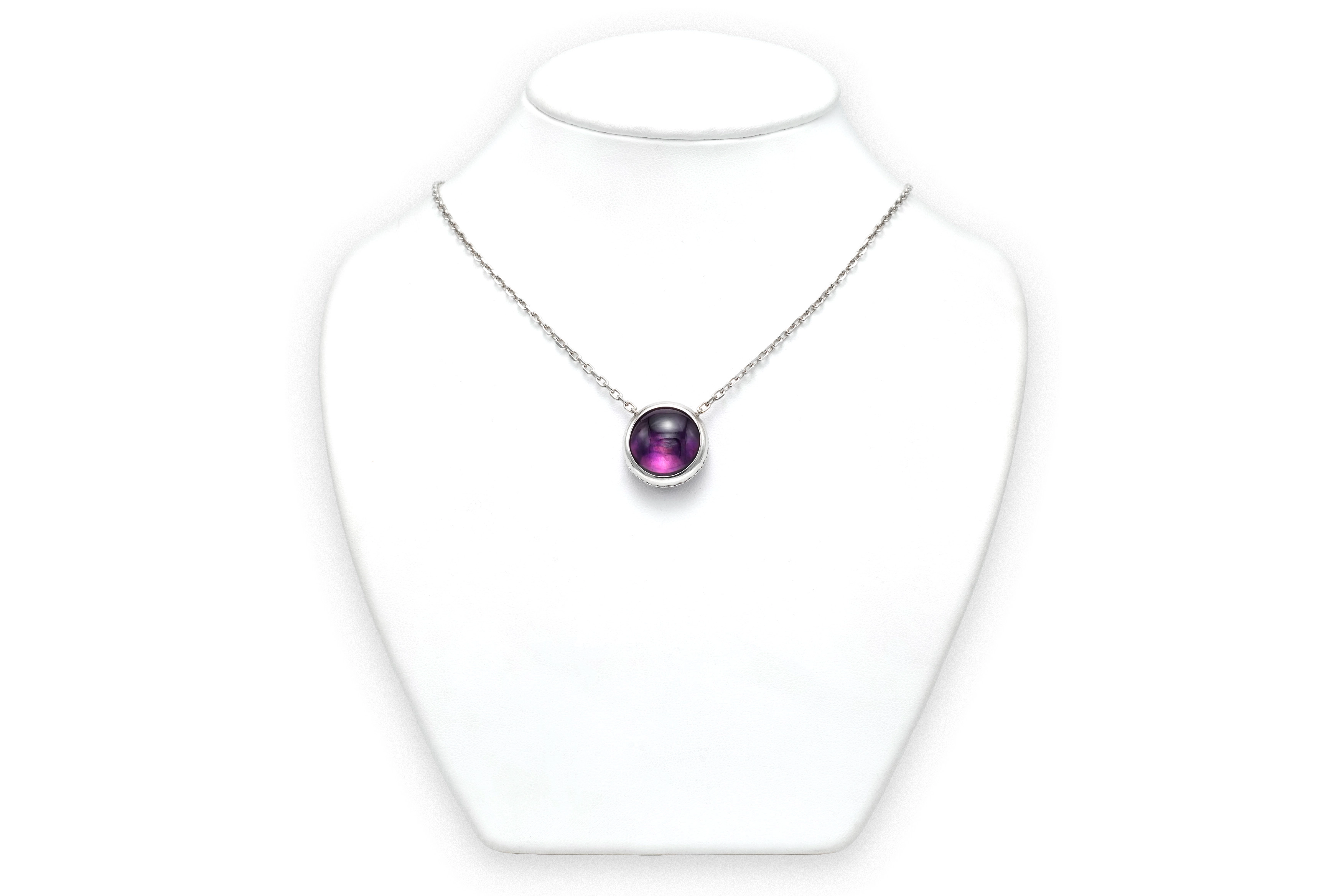 Collier contemporain Boucheron "Tentation macaron" en or blanc 18 carats serti de saphirs et d'une améthyste - 3
