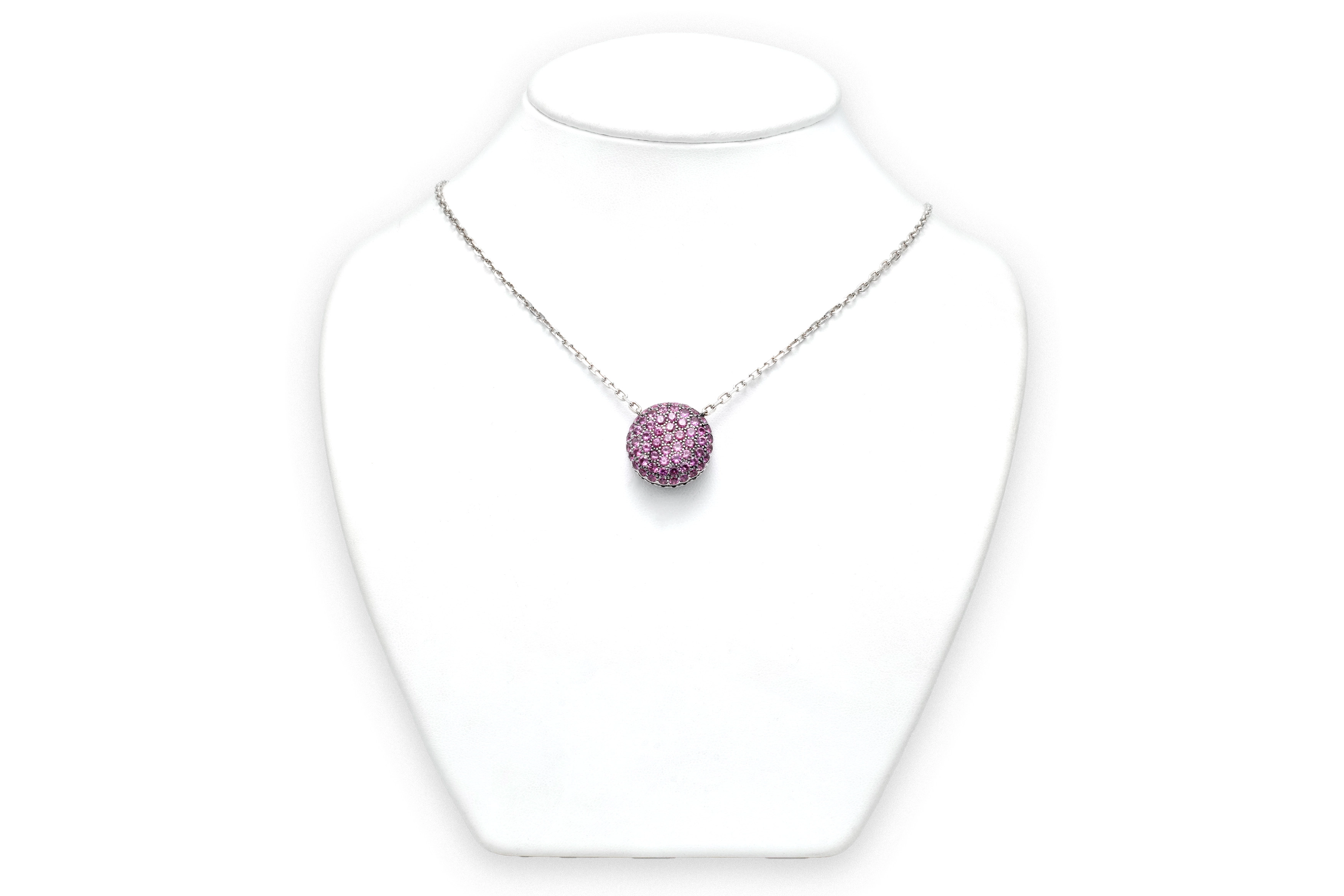Collier contemporain Boucheron "Tentation macaron" en or blanc 18 carats serti de saphirs et d'une améthyste - 4
