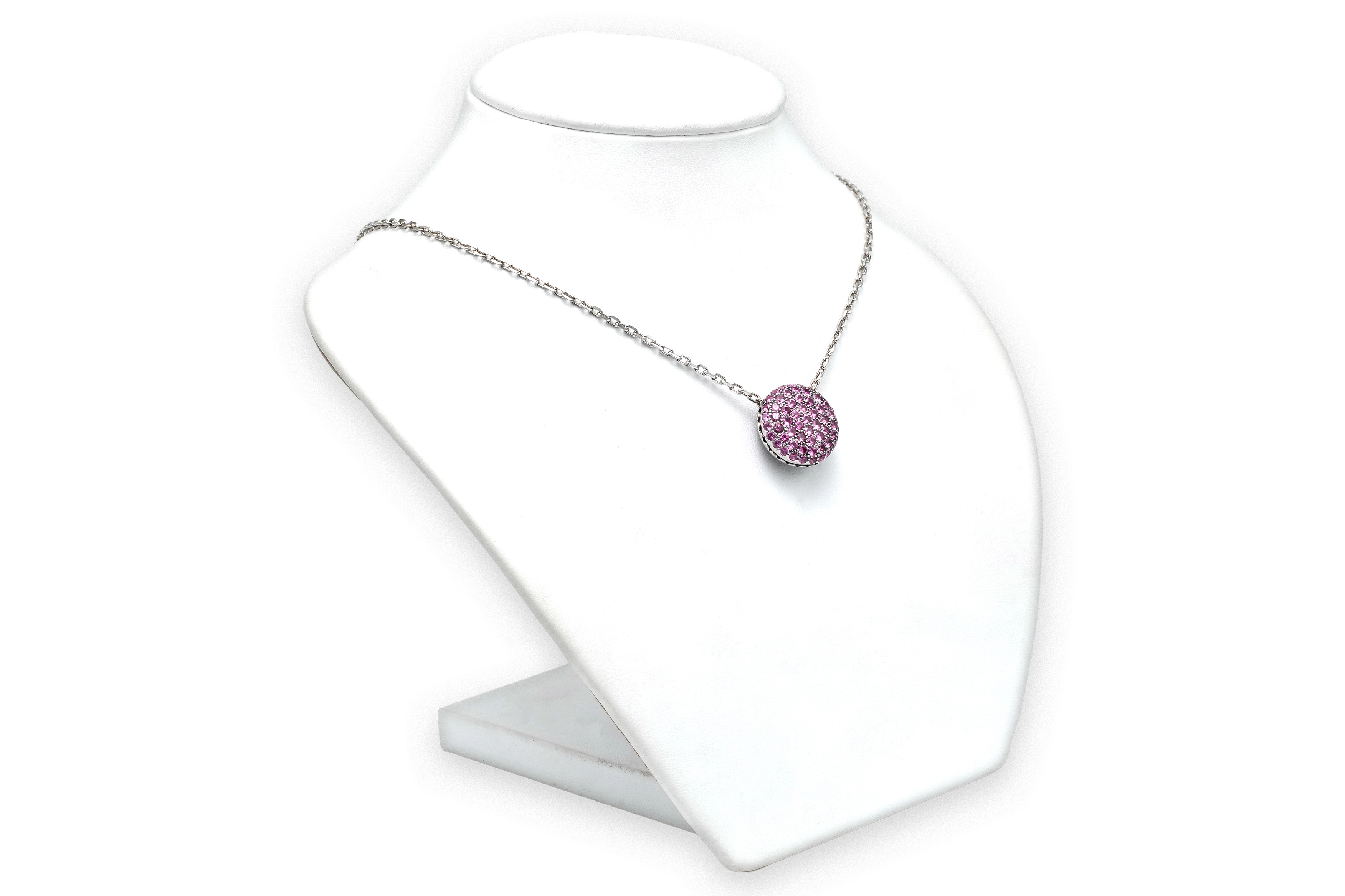 Collier contemporain Boucheron "Tentation macaron" en or blanc 18 carats serti de saphirs et d'une améthyste - 5