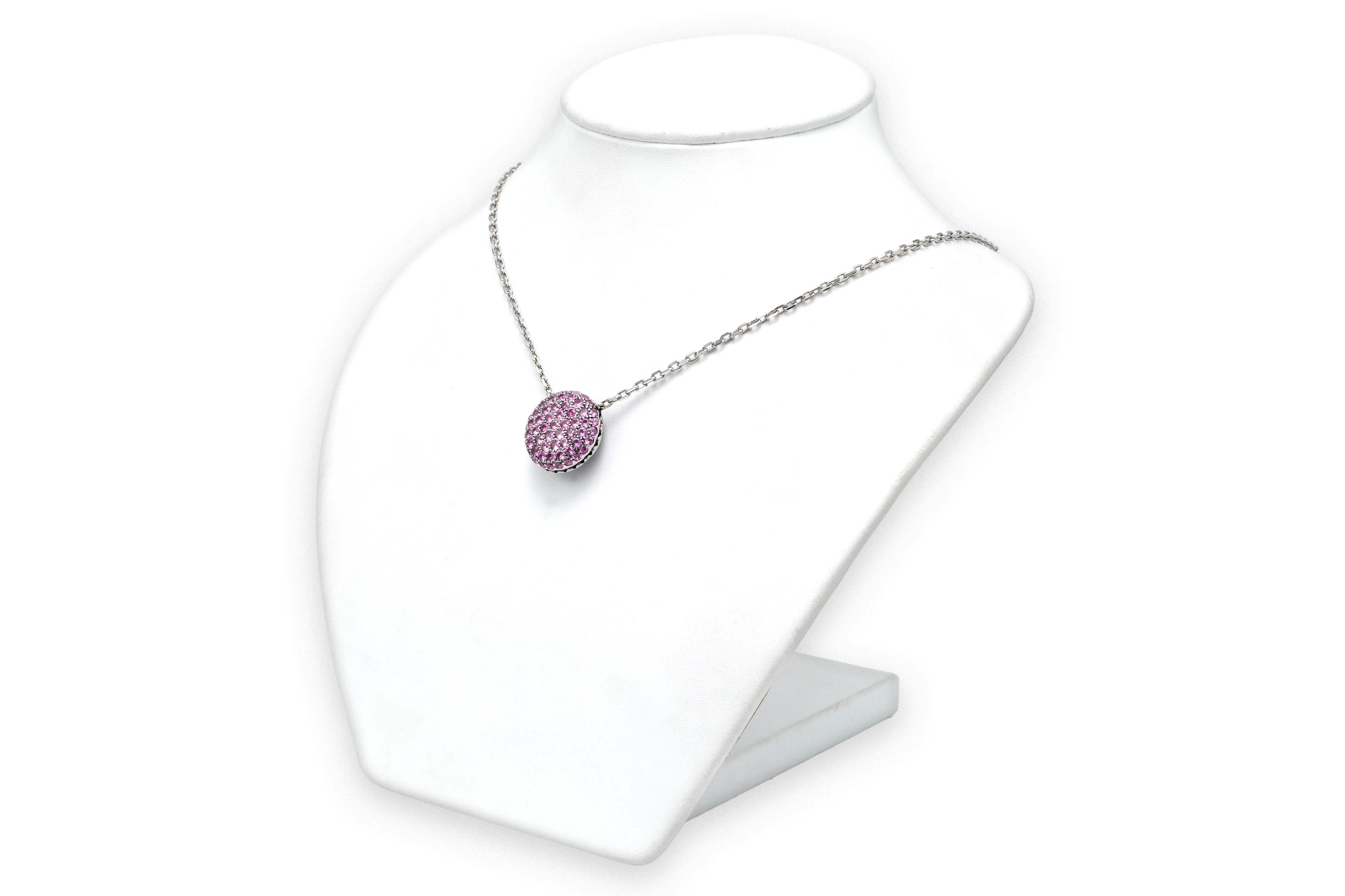 Collier contemporain Boucheron "Tentation macaron" en or blanc 18 carats serti de saphirs et d'une améthyste - 6