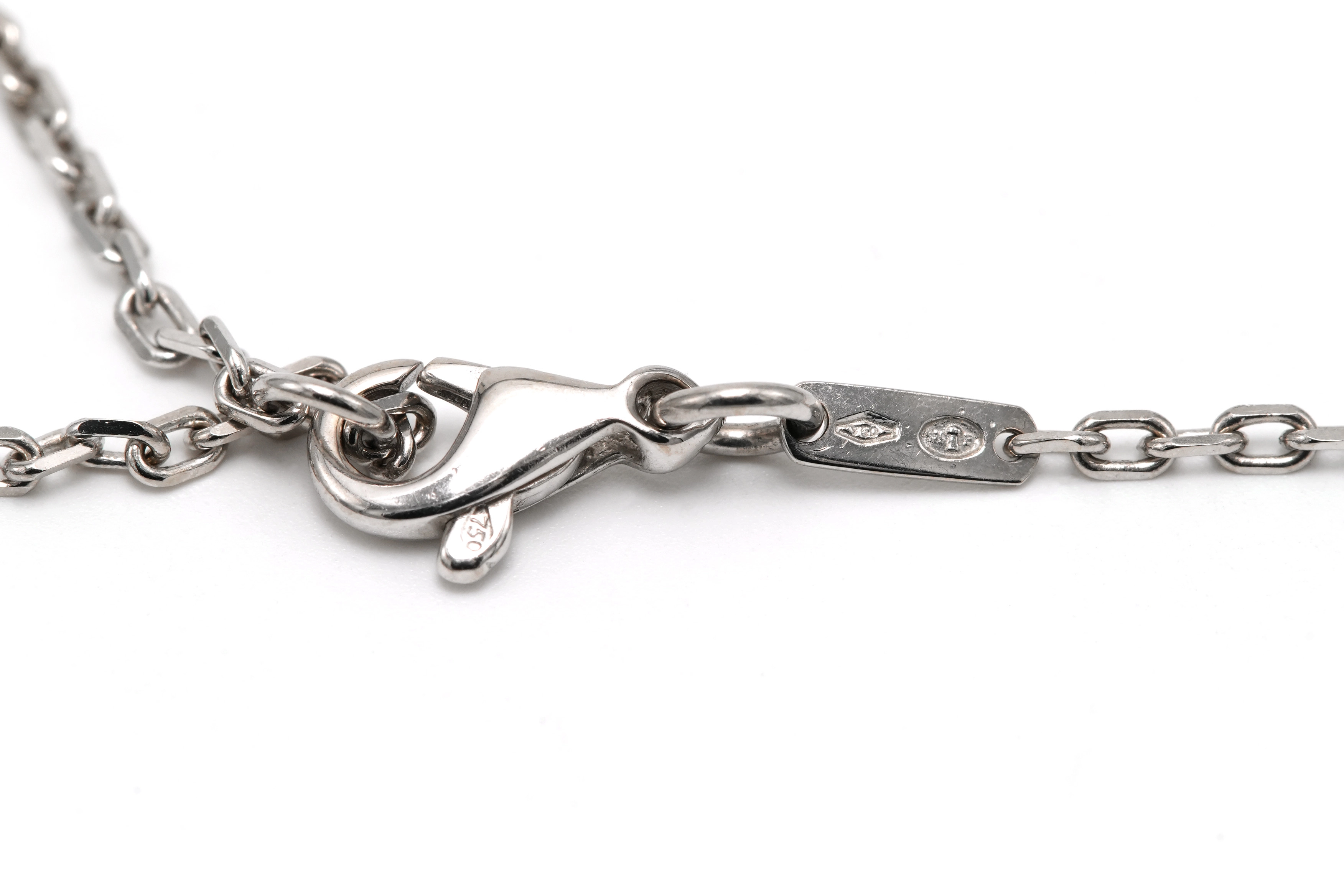 Collier contemporain Boucheron "Tentation macaron" en or blanc 18 carats serti de saphirs et d'une améthyste - 7