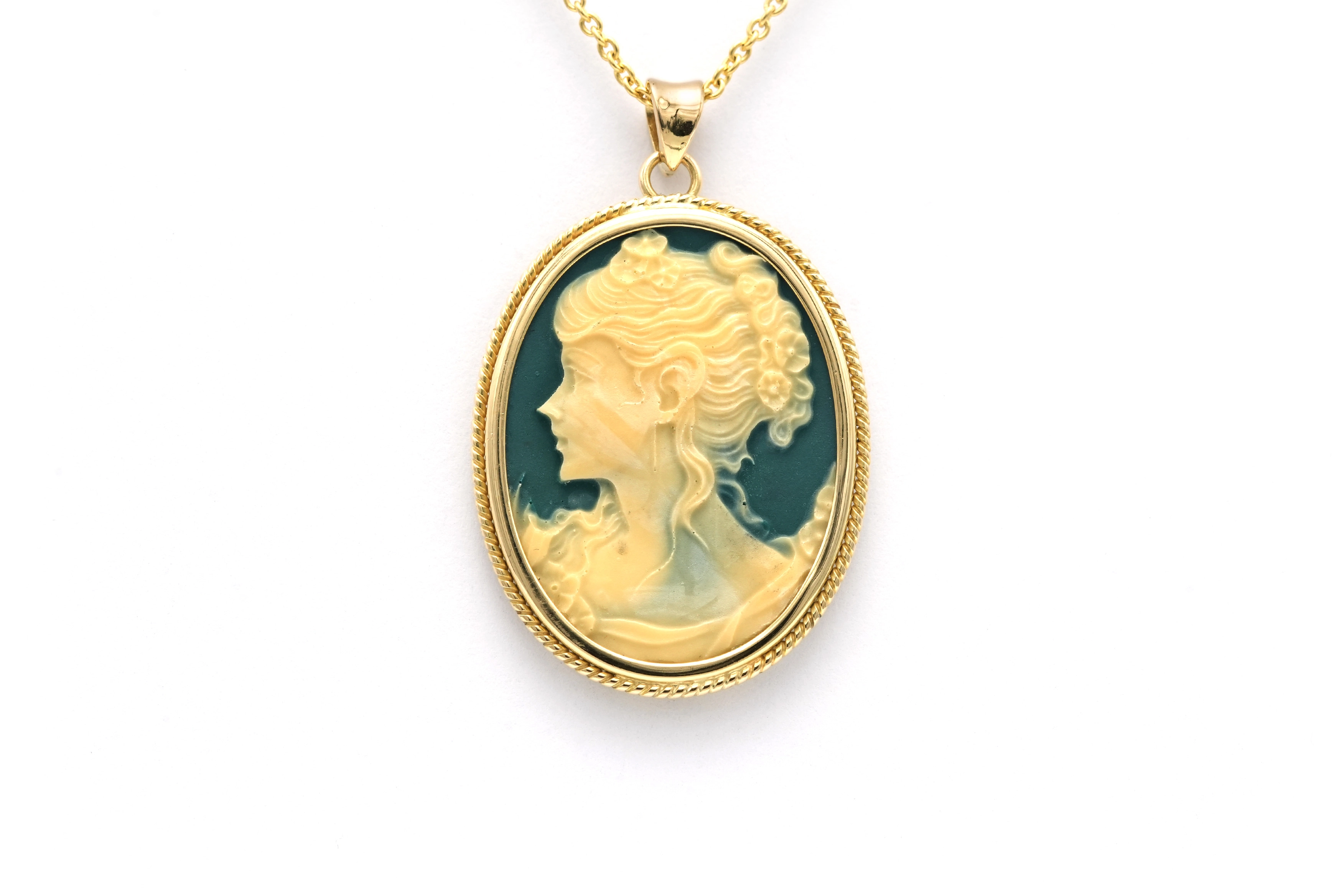 Pendentif Années 50 en or jaune 18 carats serti d'un camée et de nacre - 1