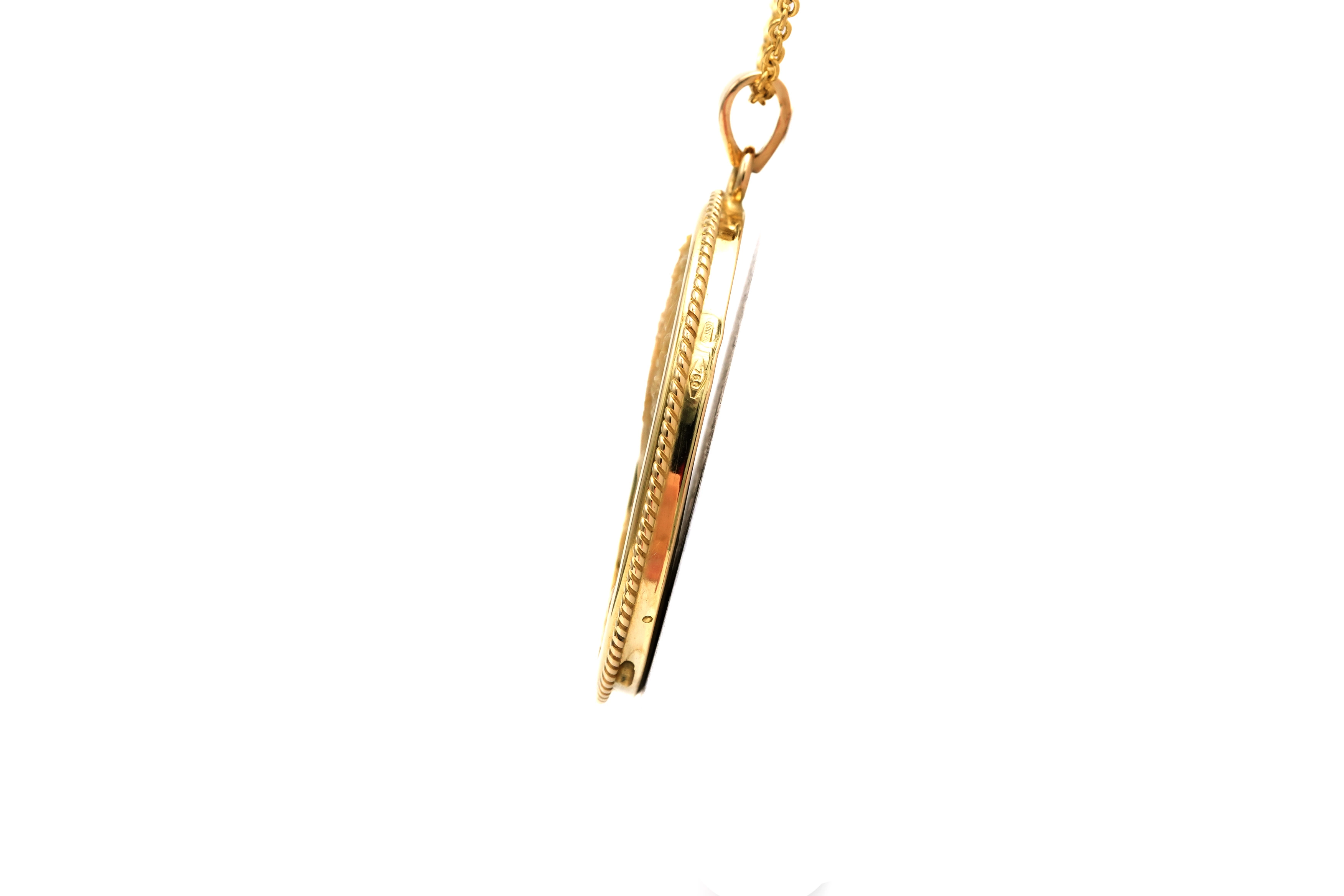 Pendentif Années 50 en or jaune 18 carats serti d'un camée et de nacre - 4
