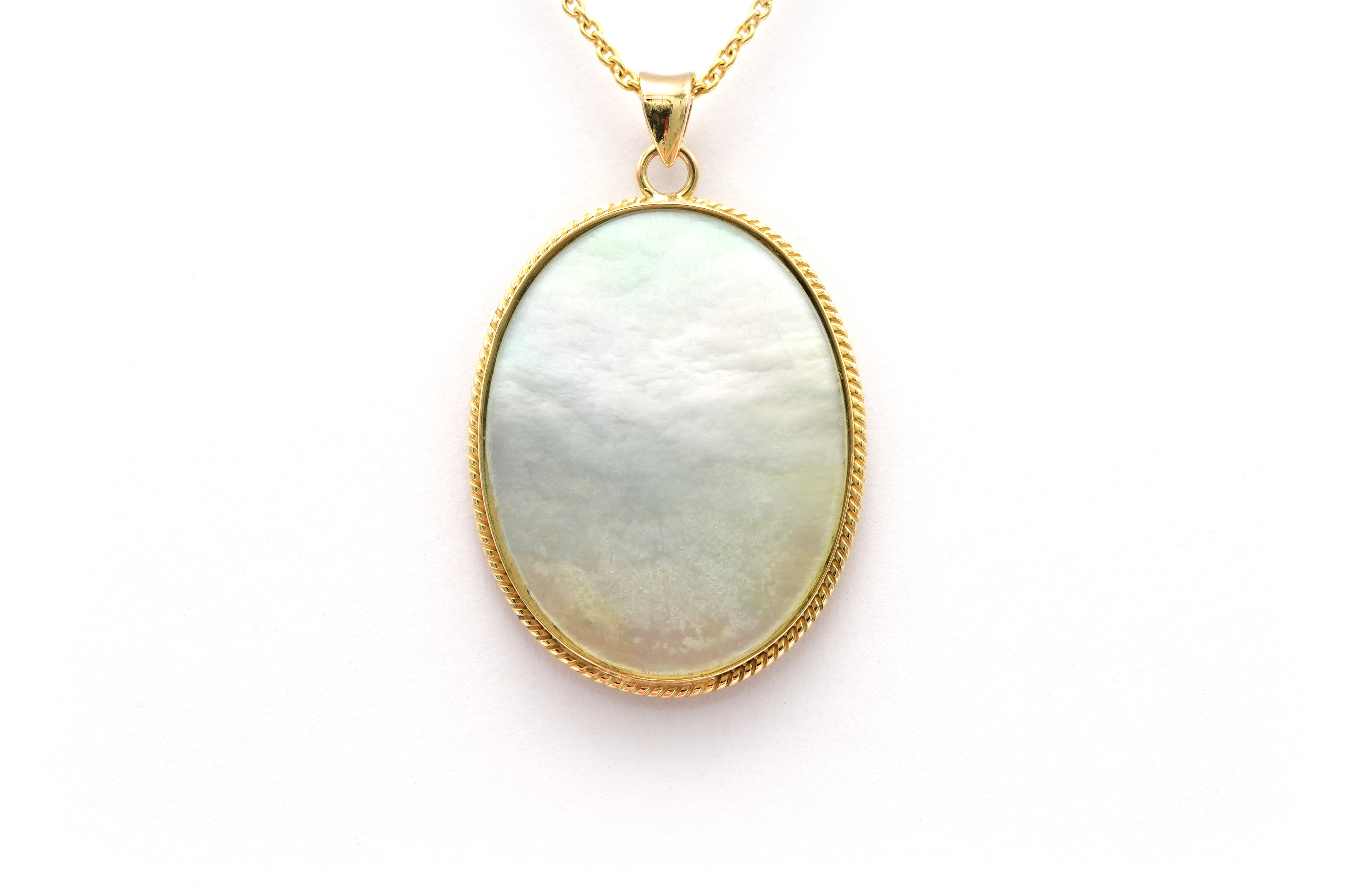 Pendentif Années 50 en or jaune 18 carats serti d'un camée et de nacre - 6